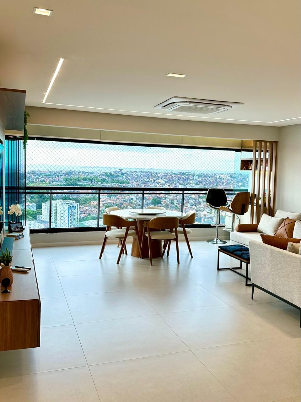 Apartamento à venda com 3 quartos, 97m² - Foto 2