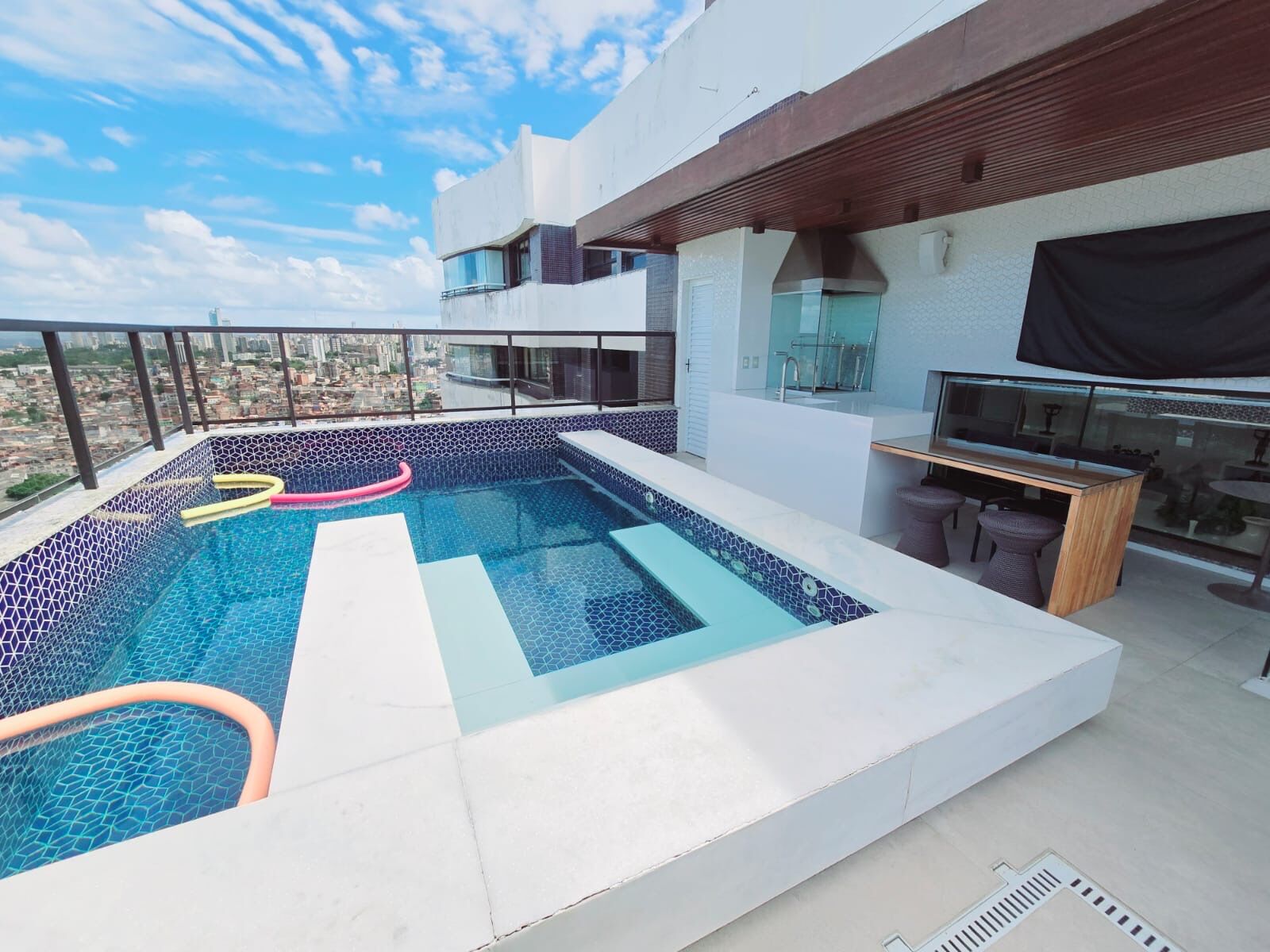 Cobertura à venda com 4 quartos, 311m² - Foto 2