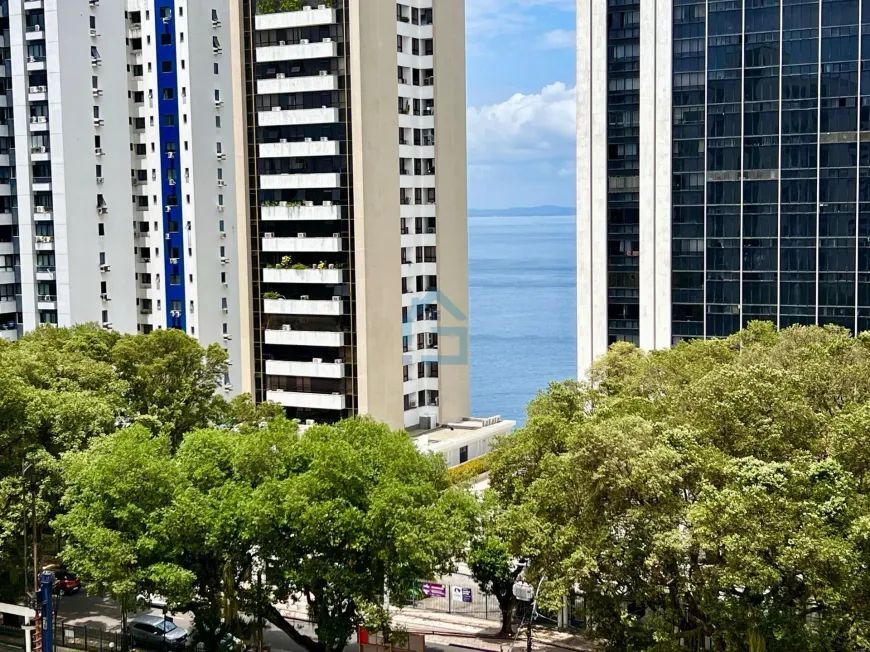 Apartamento à venda com 2 quartos, 70m² - Foto 1