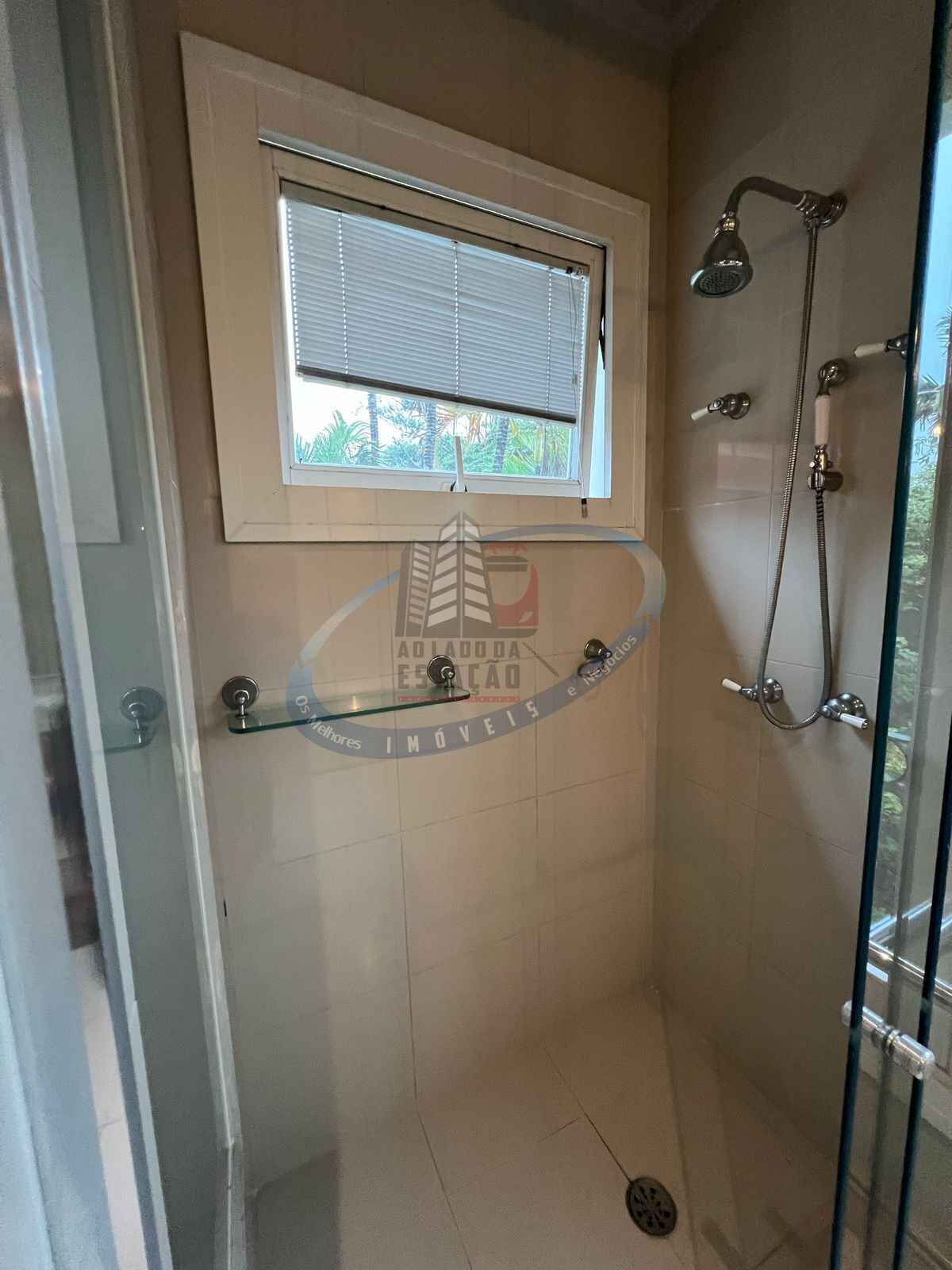 Casa para alugar com 4 quartos, 435m² - Foto 33
