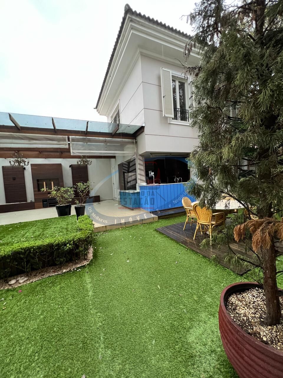 Casa para alugar com 4 quartos, 435m² - Foto 1