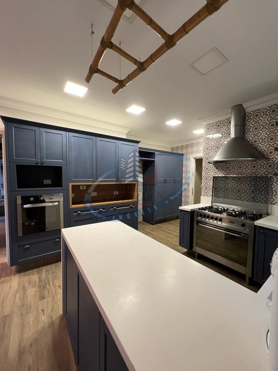 Casa para alugar com 4 quartos, 435m² - Foto 12