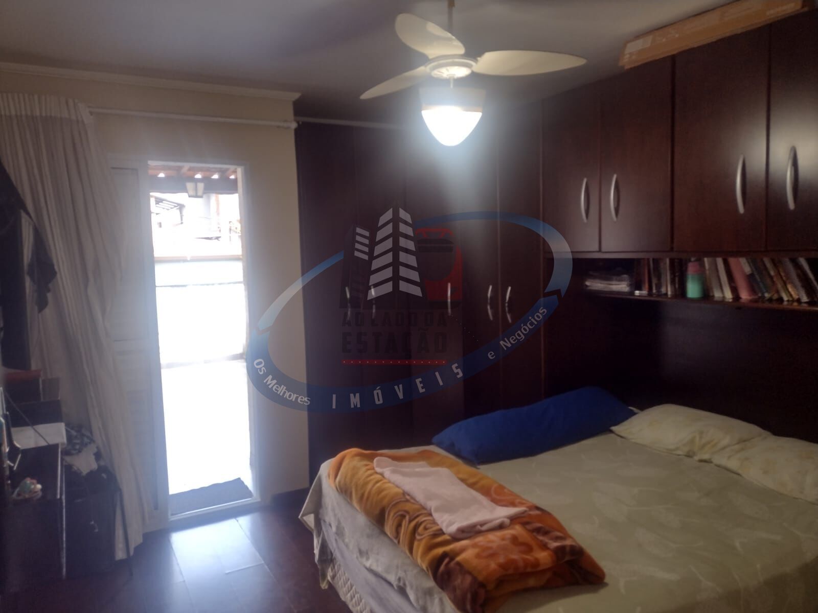Casa à venda com 3 quartos, 100m² - Foto 2