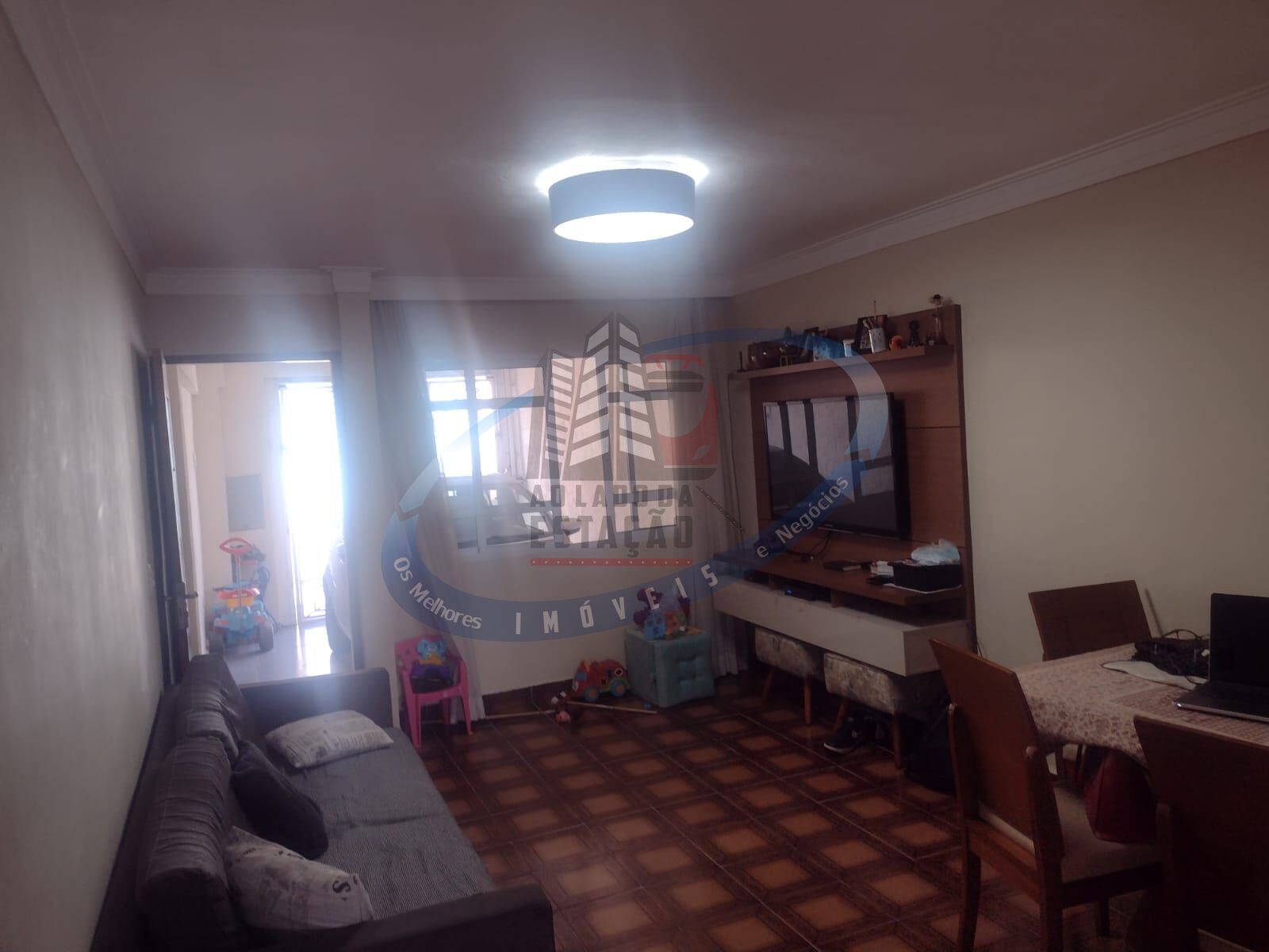 Casa à venda com 3 quartos, 100m² - Foto 1