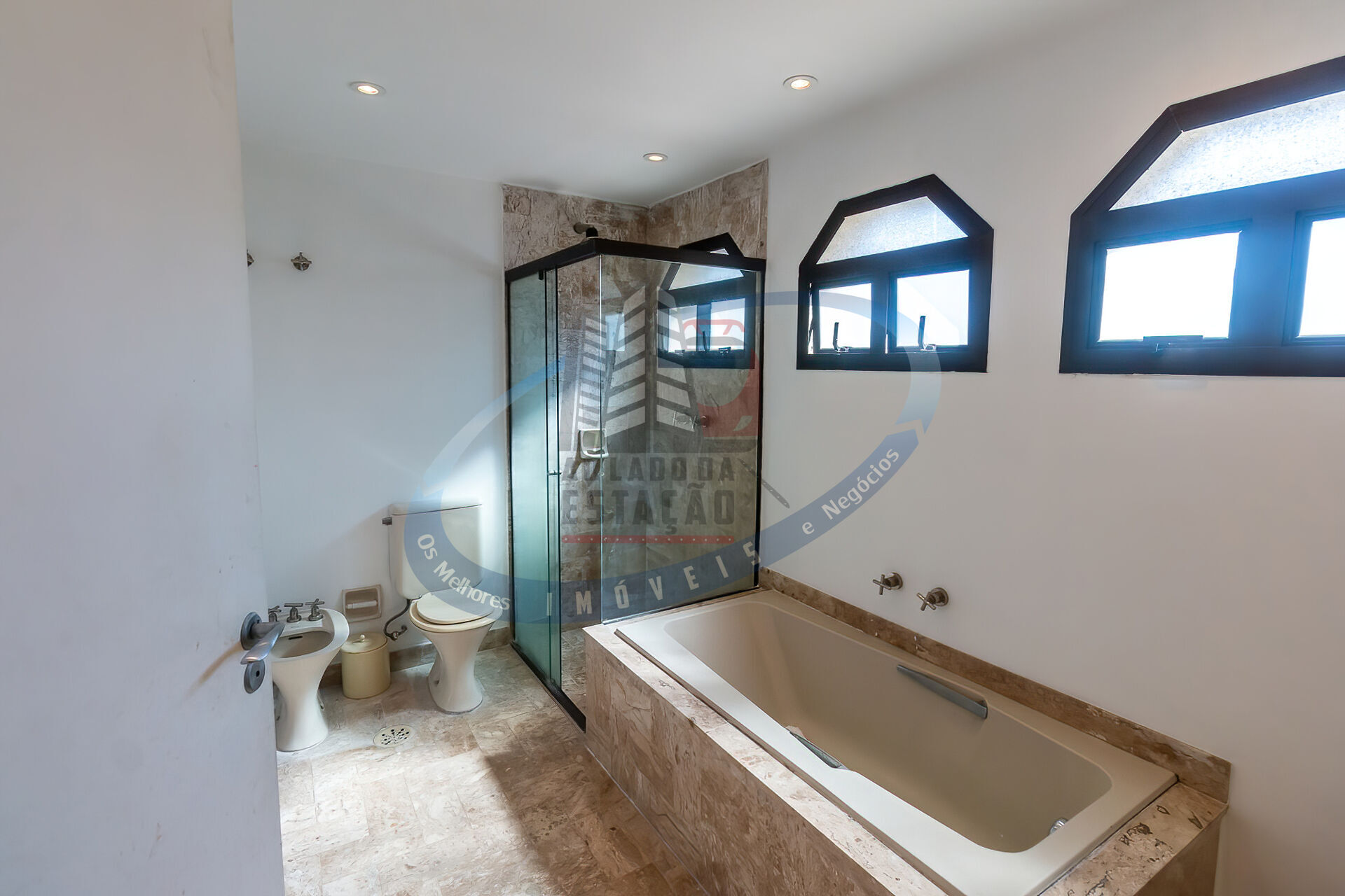 Apartamento para alugar com 3 quartos, 240m² - Foto 28
