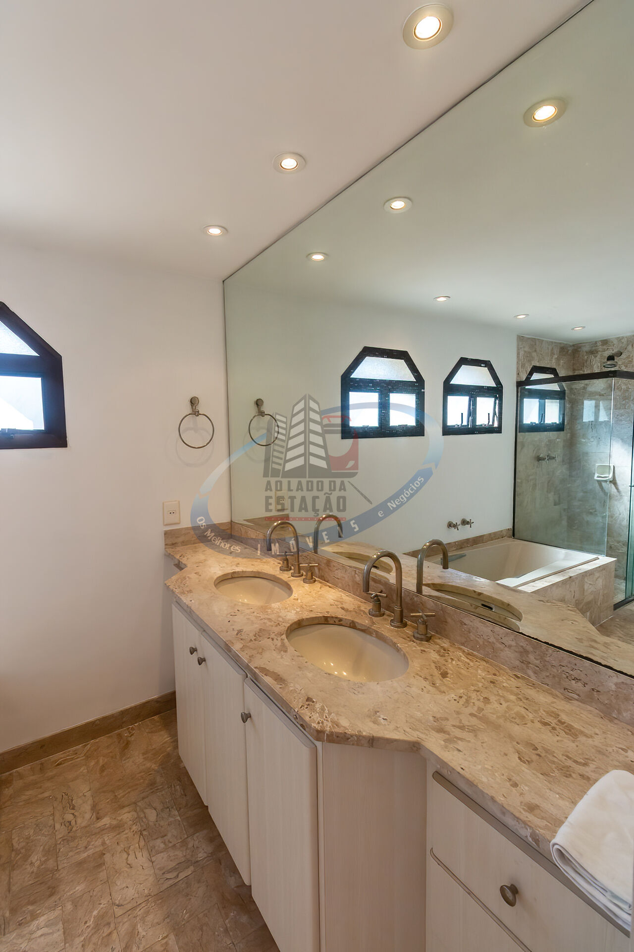 Apartamento para alugar com 3 quartos, 240m² - Foto 31