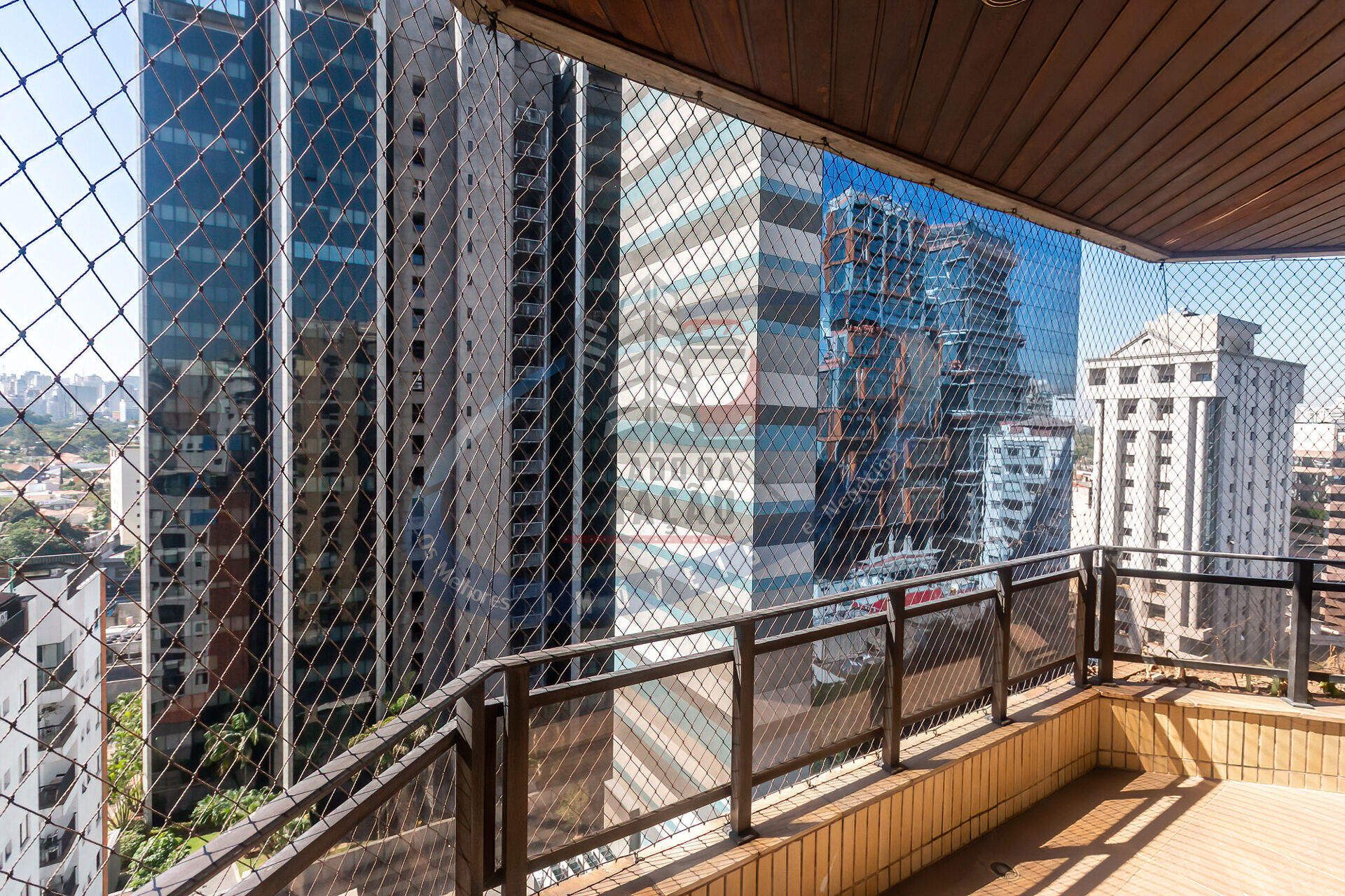 Apartamento para alugar com 3 quartos, 240m² - Foto 4