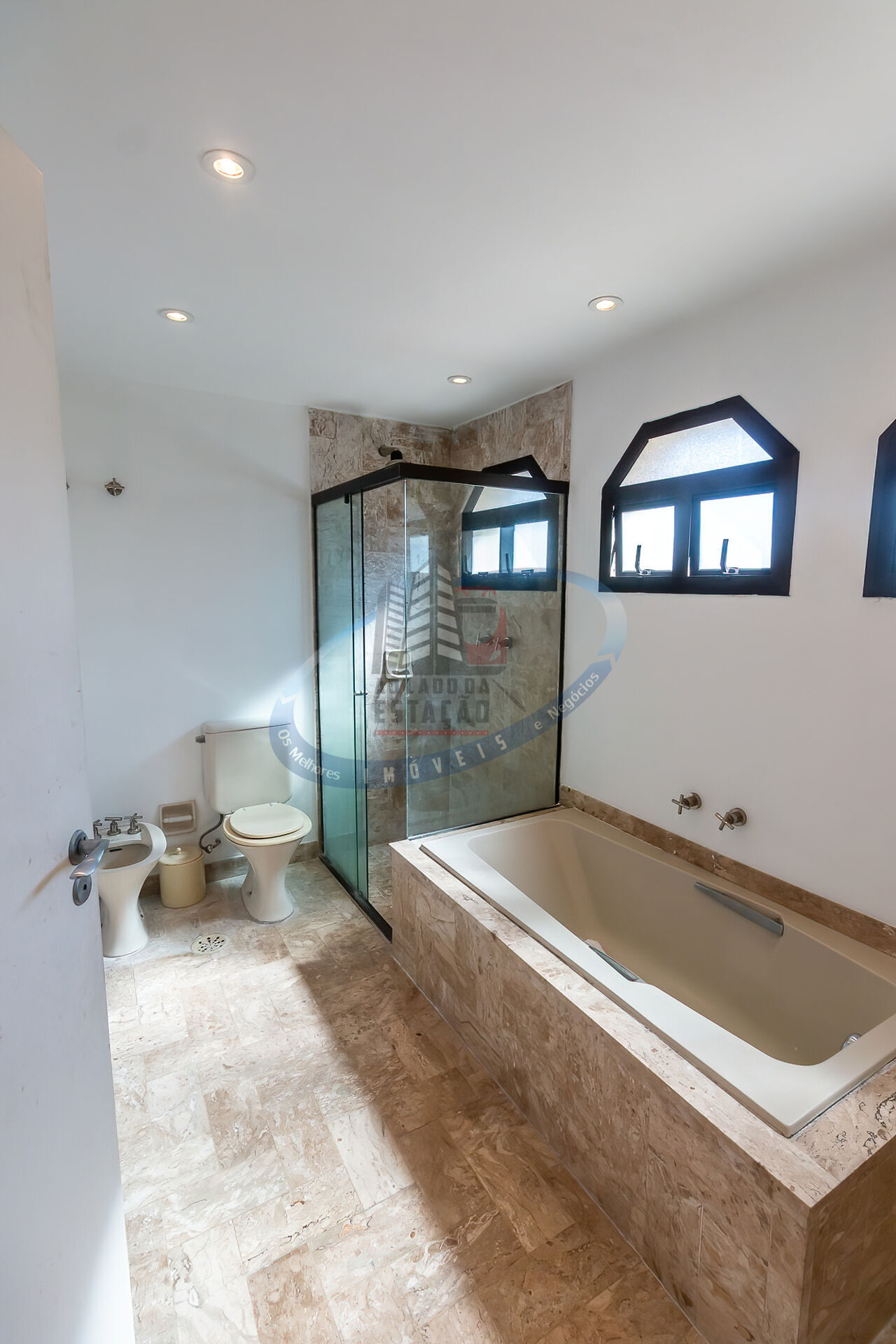 Apartamento para alugar com 3 quartos, 240m² - Foto 29