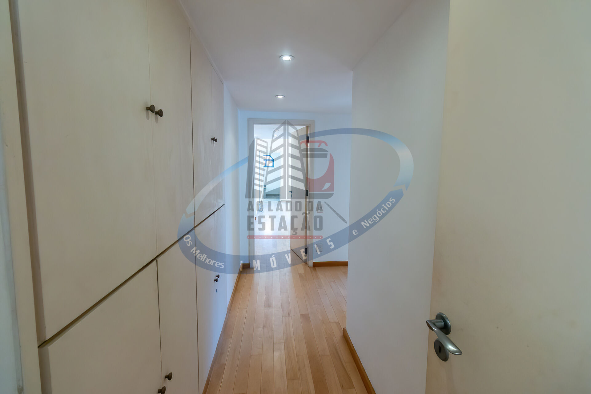 Apartamento para alugar com 3 quartos, 240m² - Foto 16