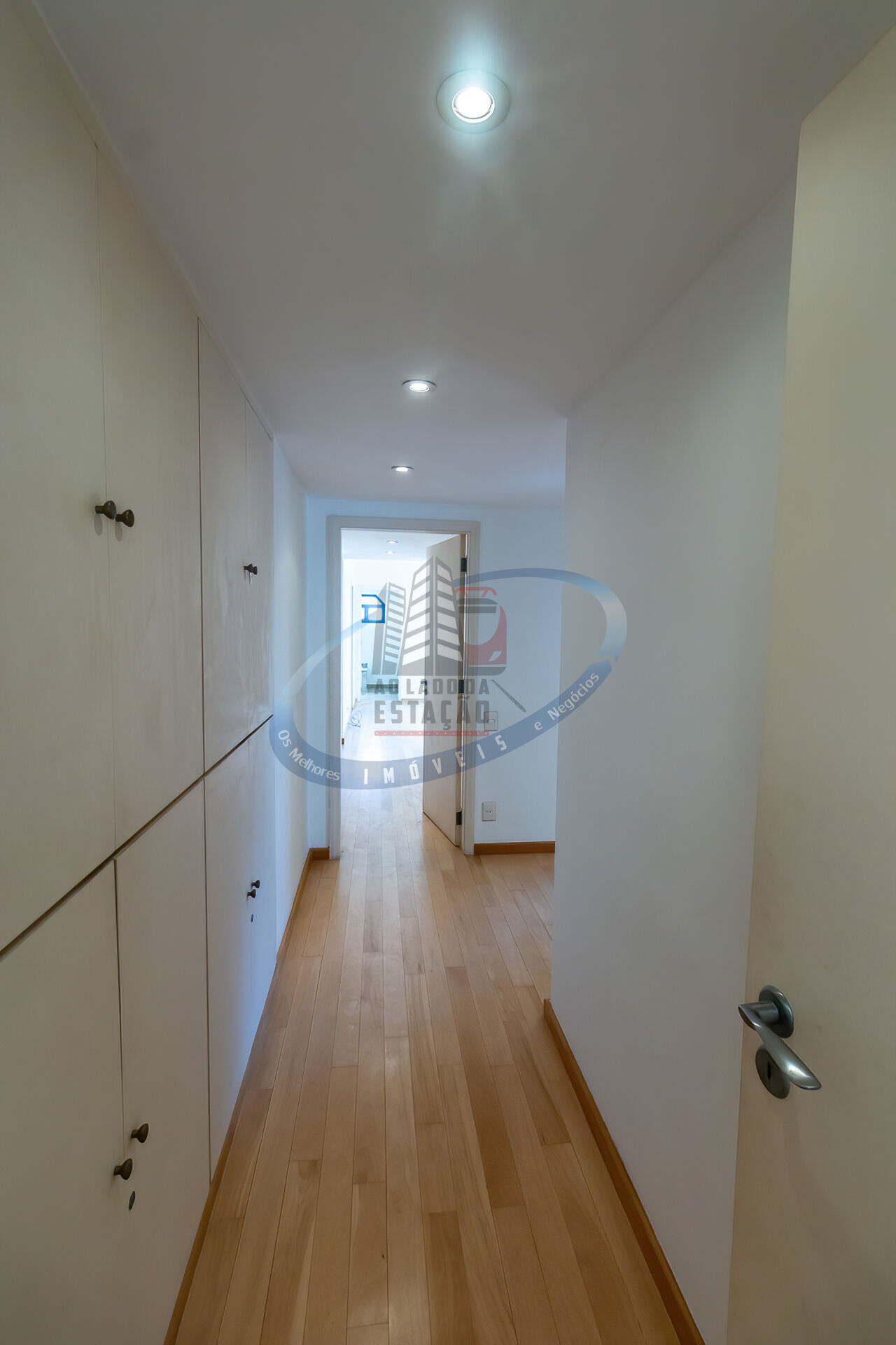 Apartamento para alugar com 3 quartos, 240m² - Foto 17