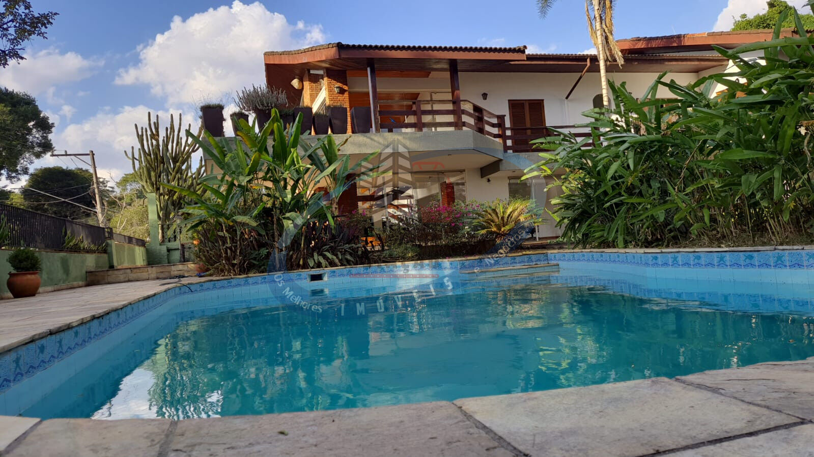 Casa à venda com 4 quartos, 840m² - Foto 1
