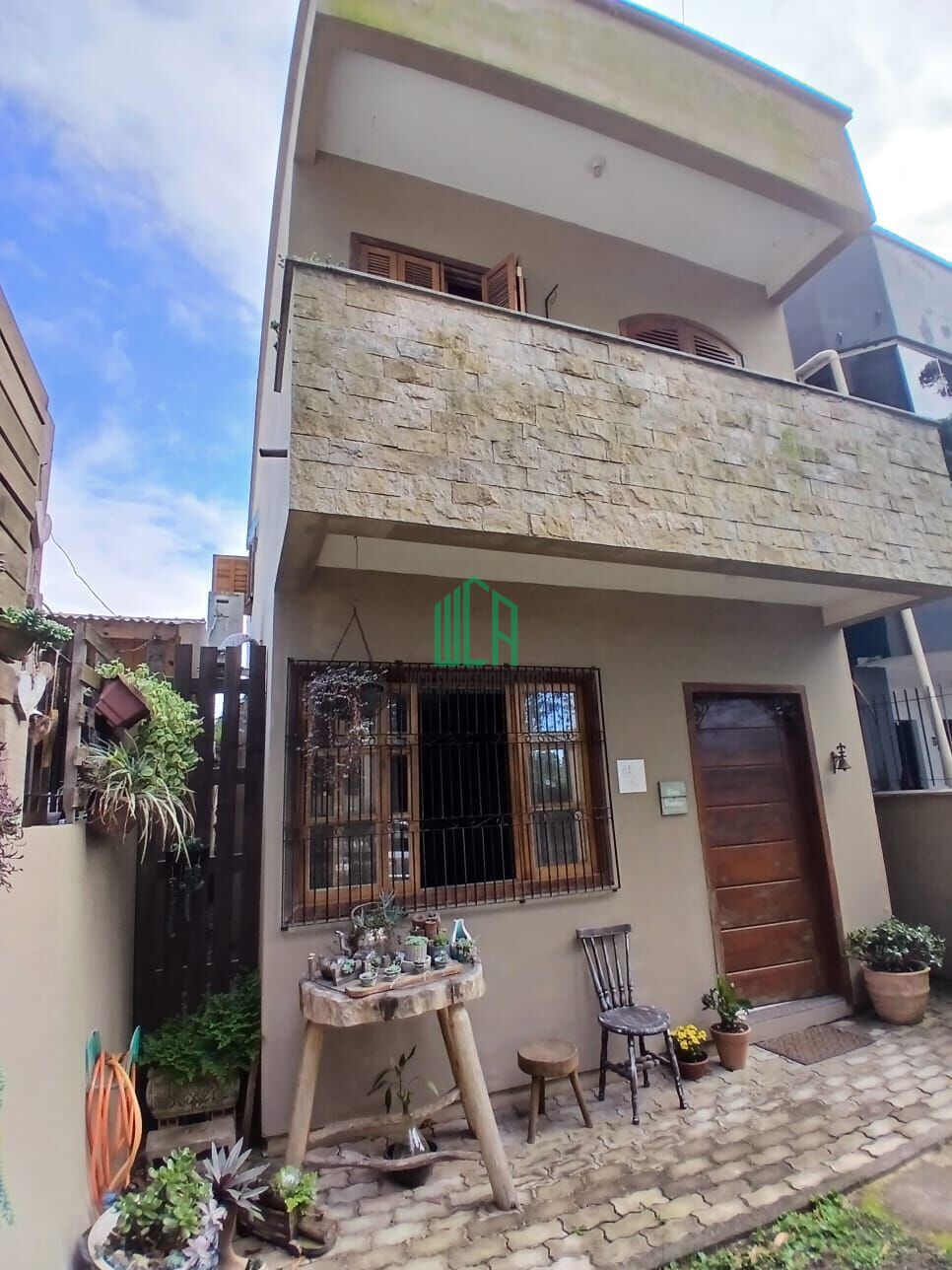 Casa à venda com 3 quartos, 100m² - Foto 1