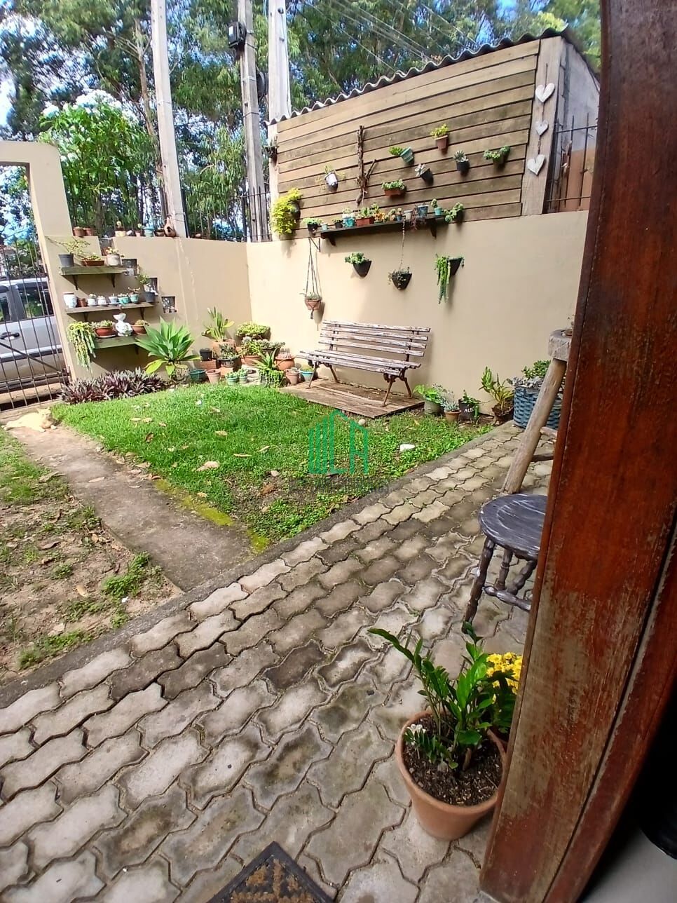 Casa à venda com 3 quartos, 100m² - Foto 2