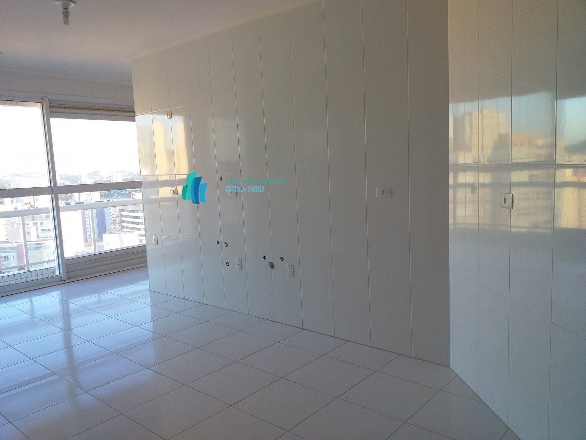 Apartamento à venda com 3 quartos, 159m² - Foto 2