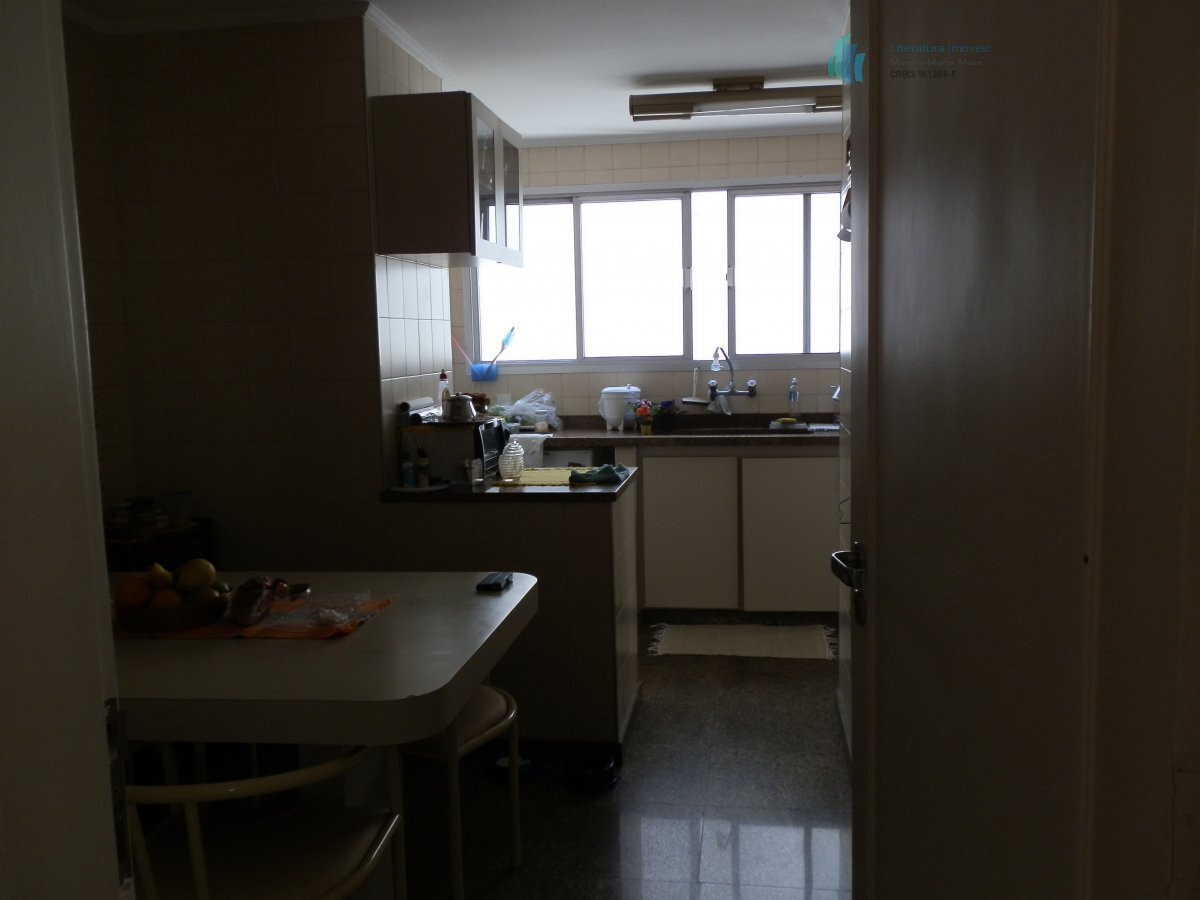 Apartamento para alugar com 3 quartos, 160m² - Foto 12