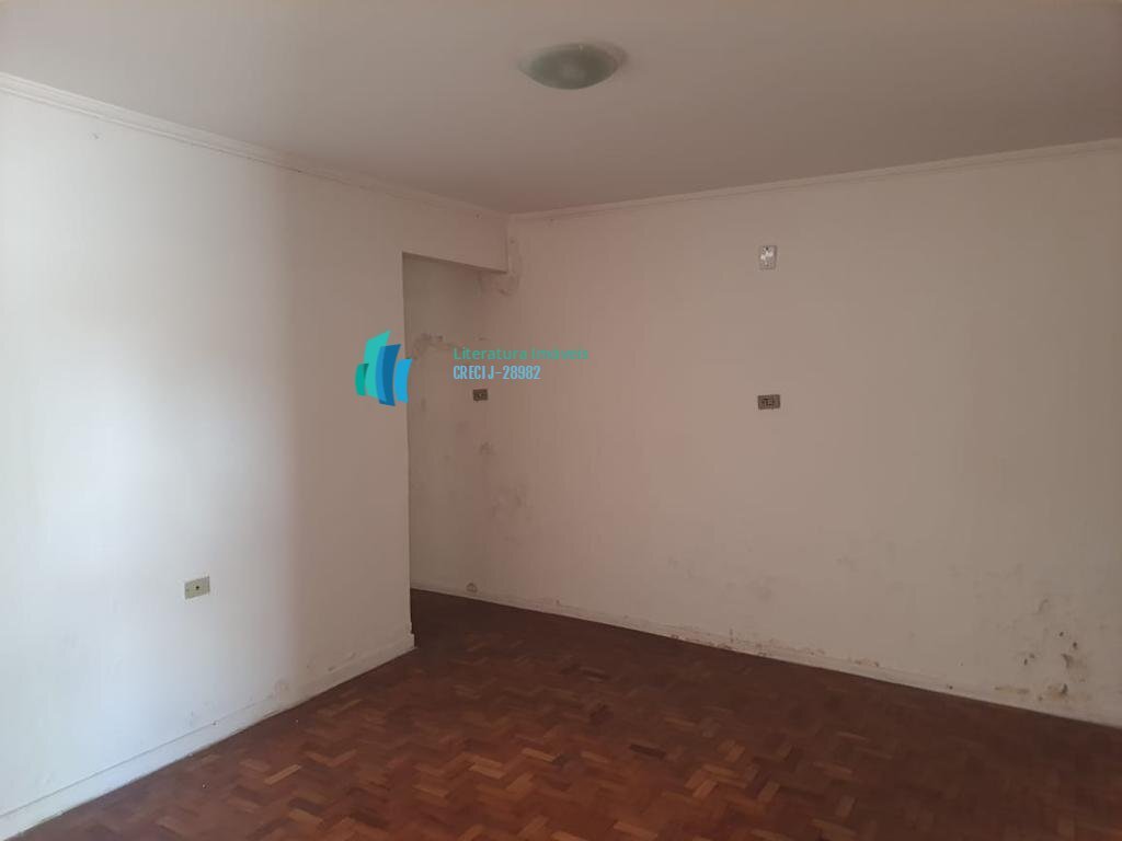 Casa para alugar com 4 quartos, 225m² - Foto 10