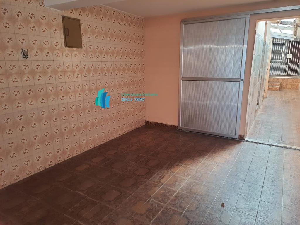 Casa para alugar com 4 quartos, 225m² - Foto 2