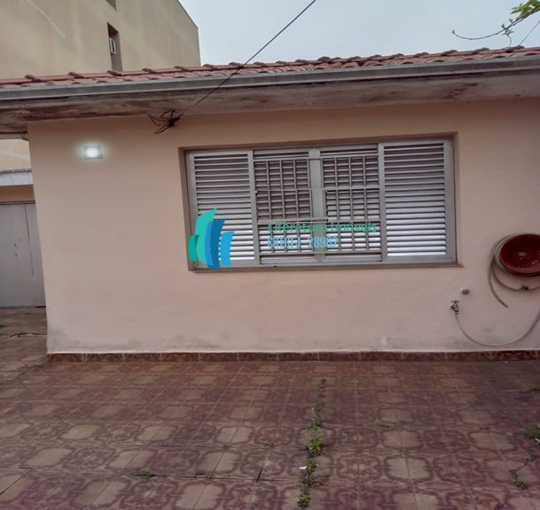 Casa para alugar com 4 quartos, 225m² - Foto 1