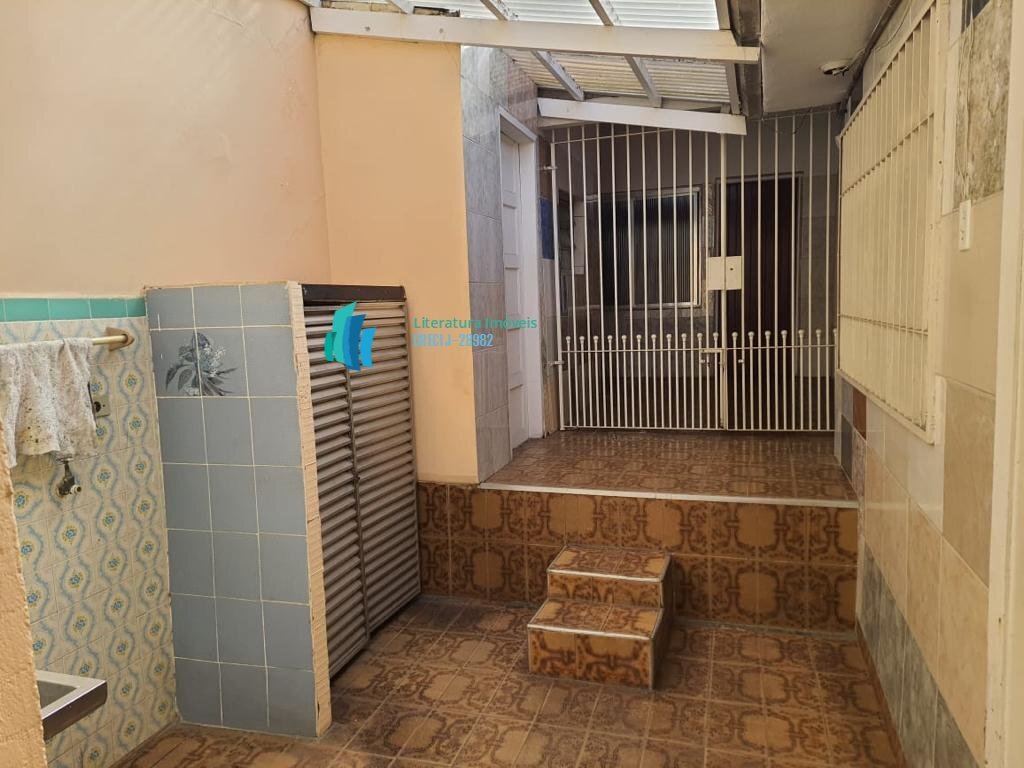 Casa para alugar com 4 quartos, 225m² - Foto 11