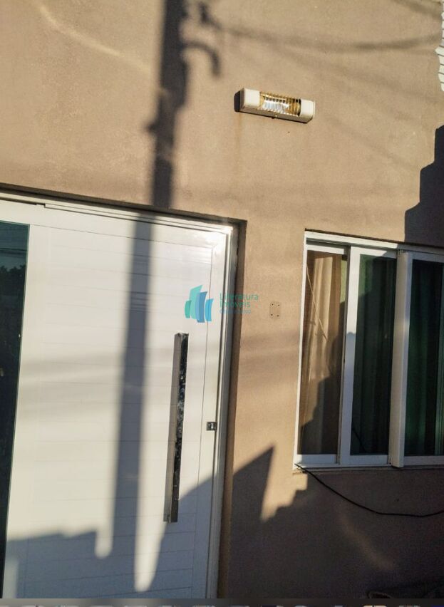 Casa à venda com 2 quartos, 125m² - Foto 1
