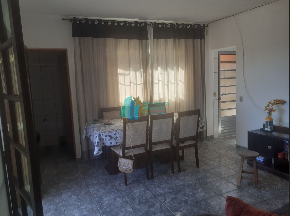 Casa à venda com 3 quartos, 250m² - Foto 2