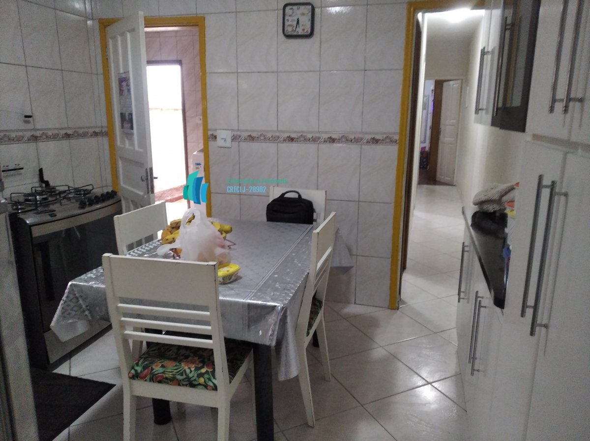 Casa à venda com 3 quartos, 35m² - Foto 2