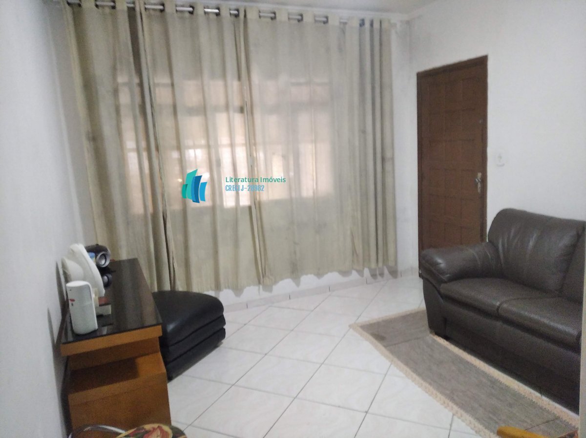 Casa à venda com 3 quartos, 35m² - Foto 1