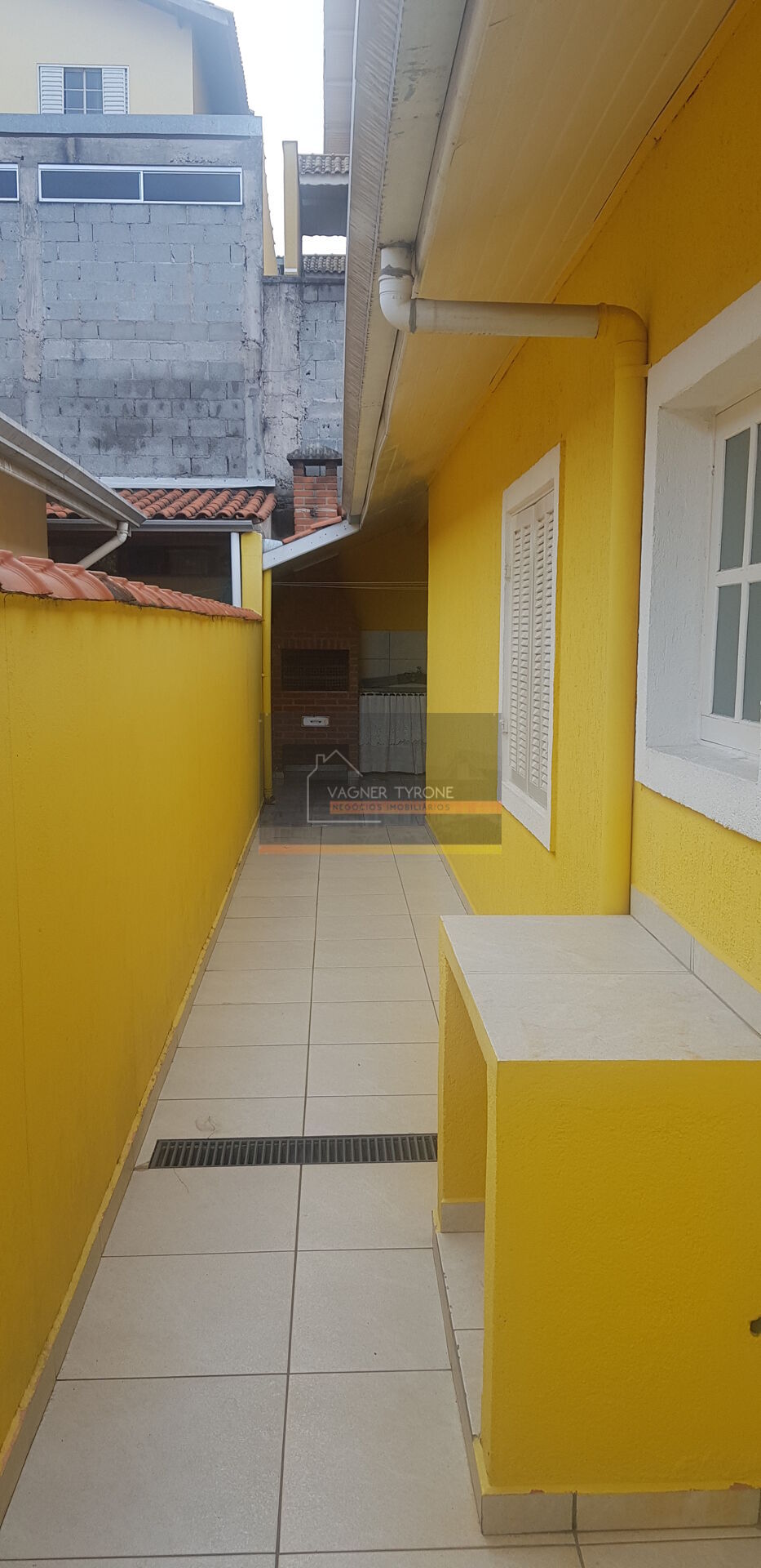 Casa à venda com 2 quartos, 100m² - Foto 1