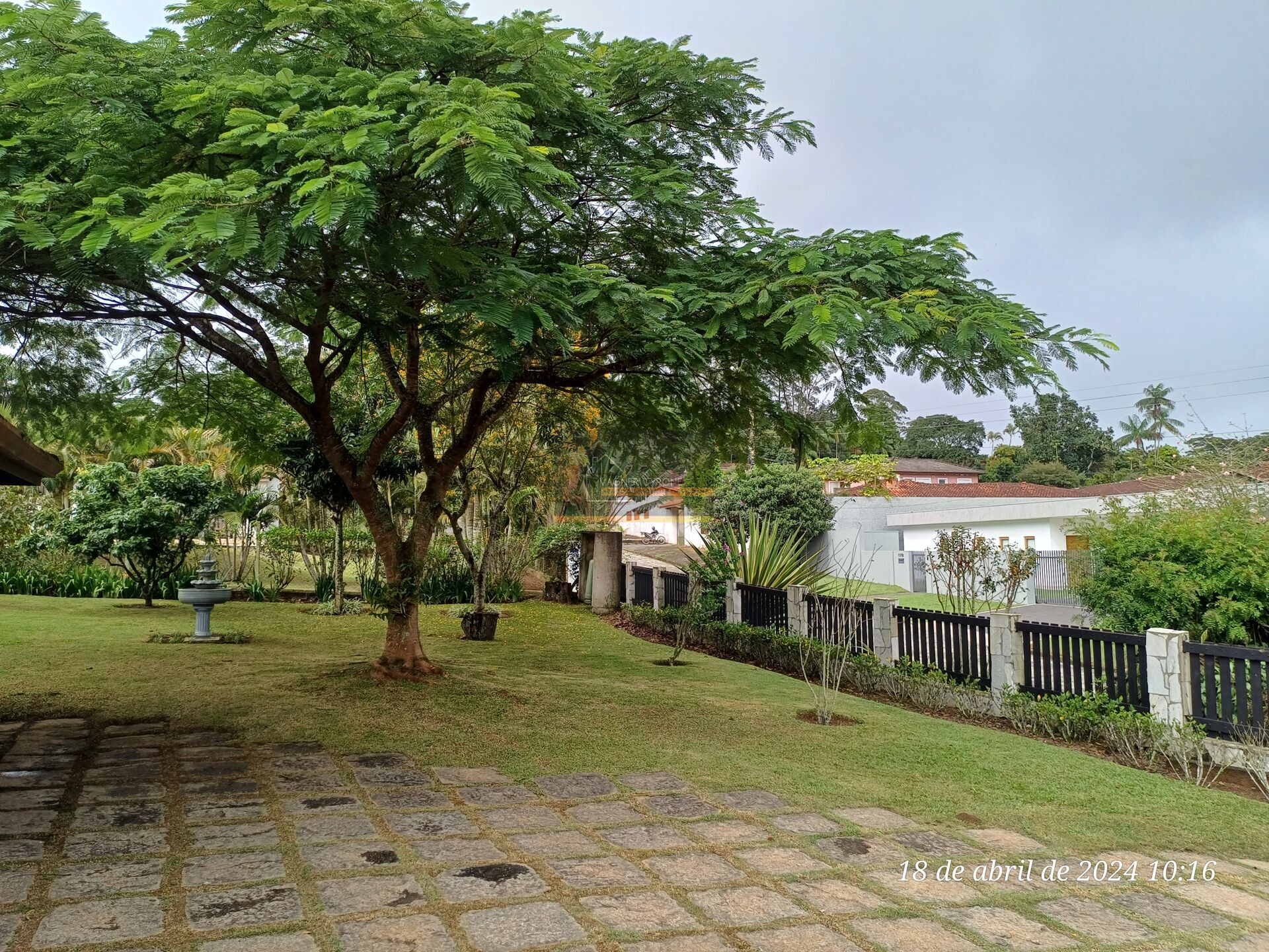 Casa à venda com 4 quartos, 660m² - Foto 2