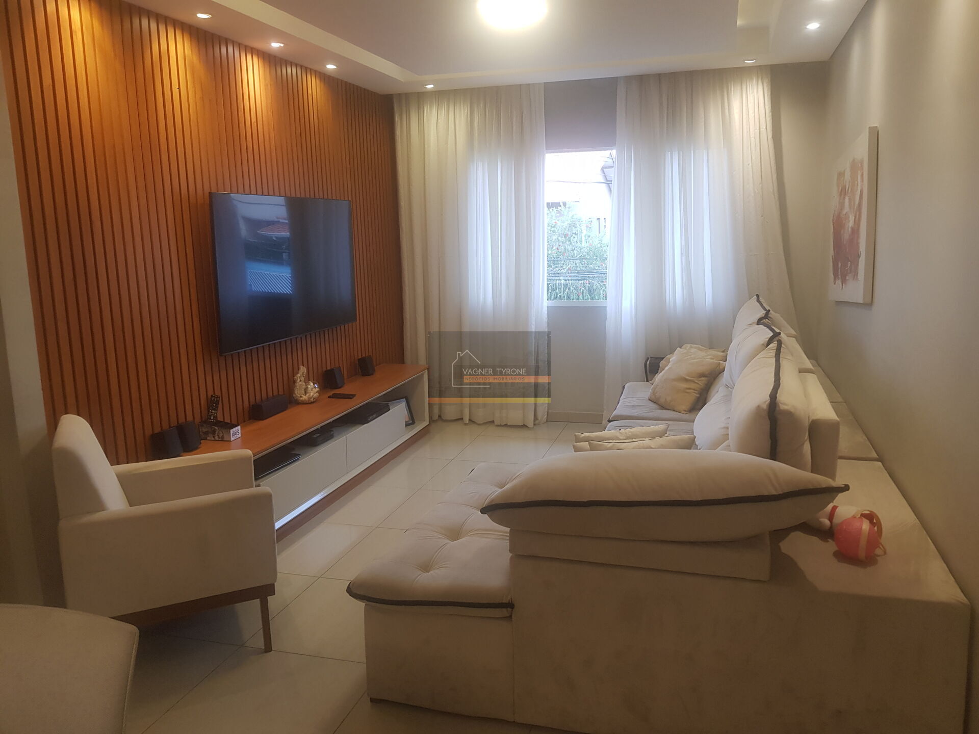 Casa à venda com 3 quartos, 146m² - Foto 1