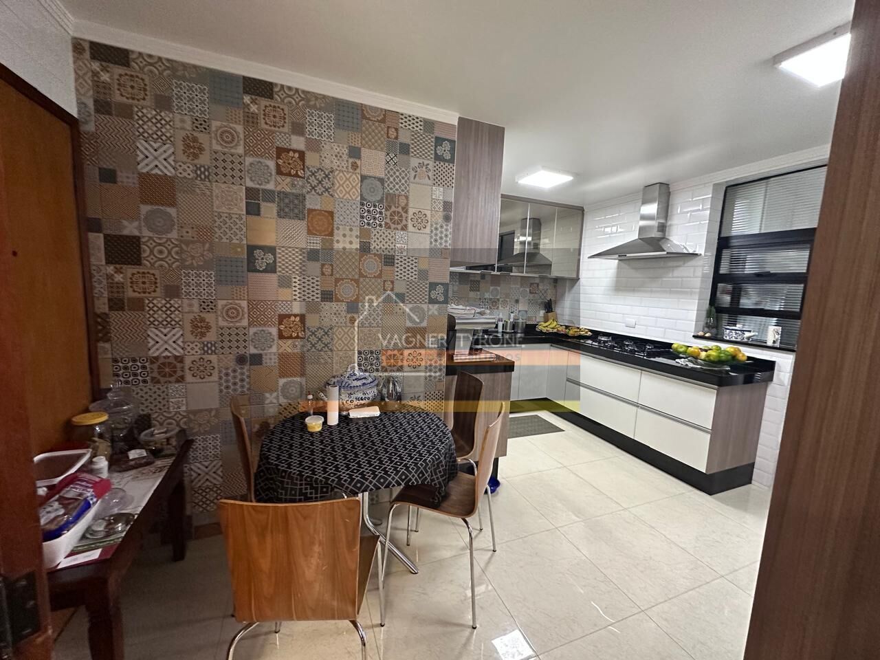 Apartamento à venda com 3 quartos, 140m² - Foto 4