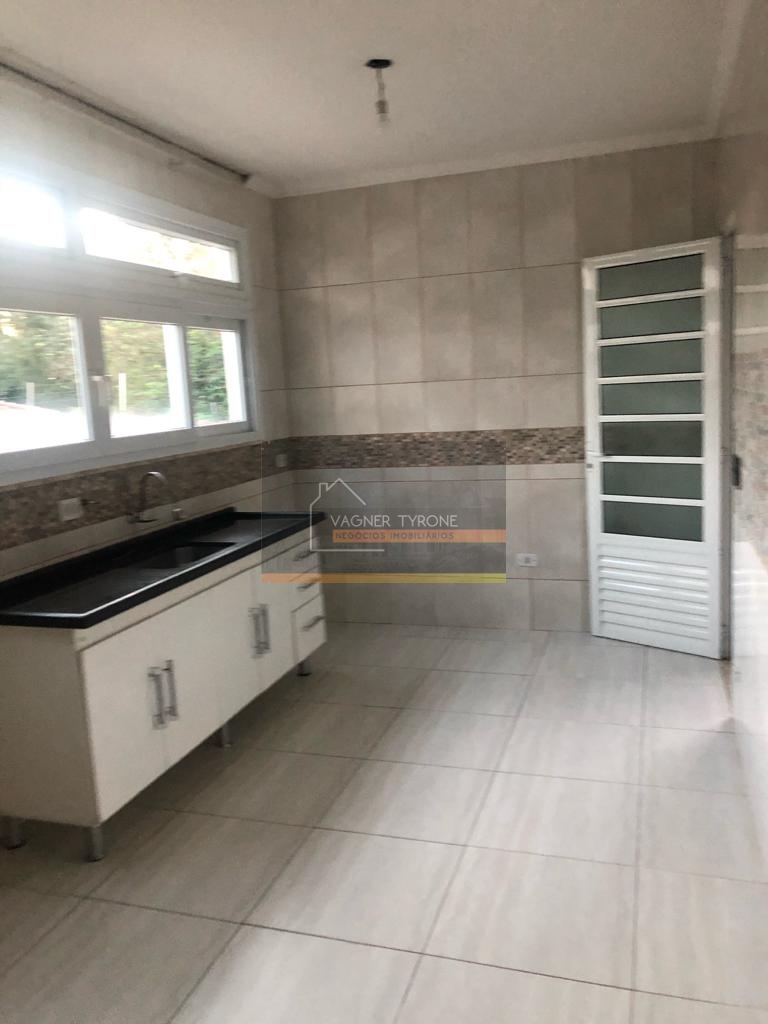 Casa para alugar com 4 quartos, 230m² - Foto 14