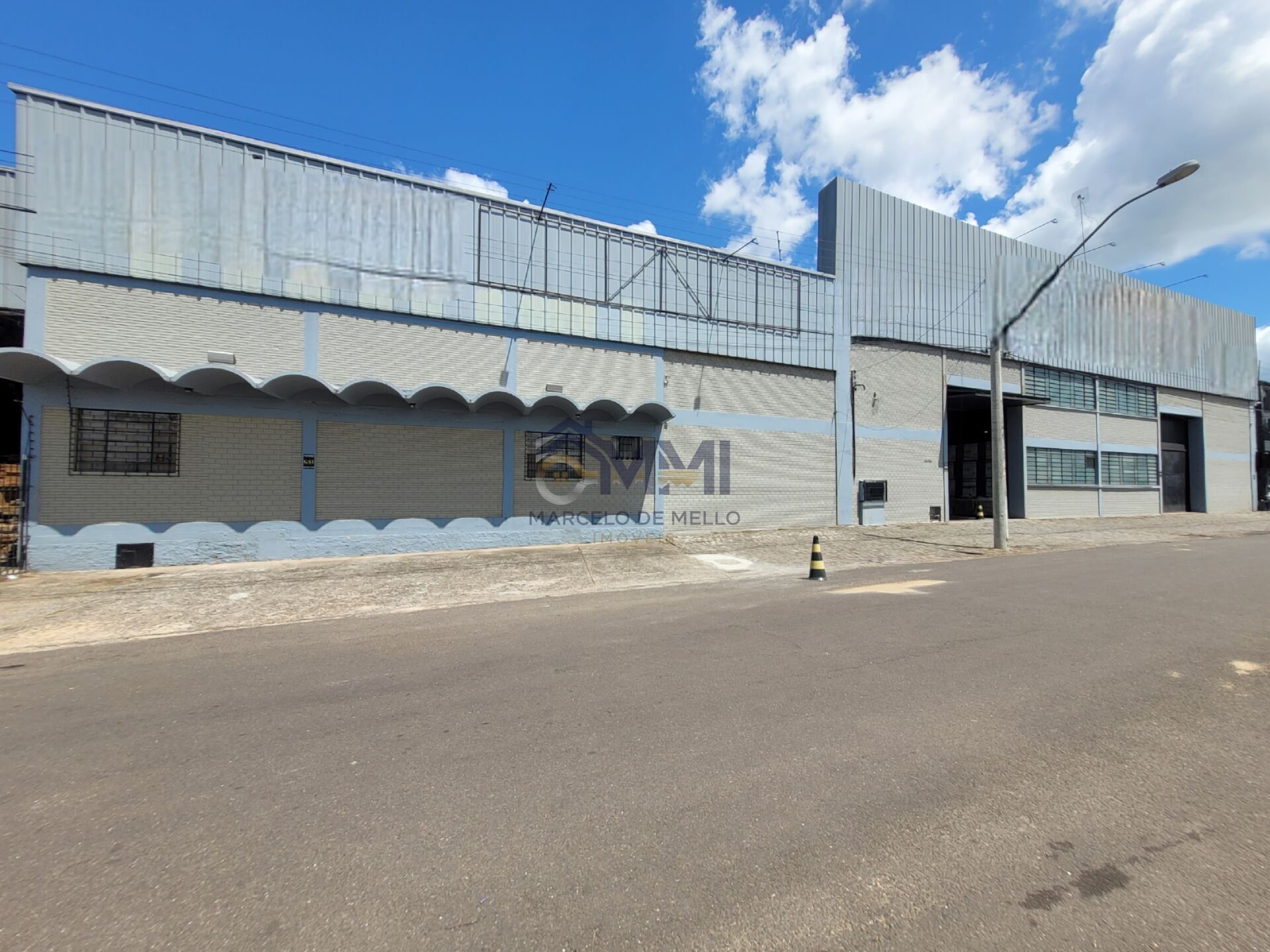 Loja-Salão, 2300 m² - Foto 1