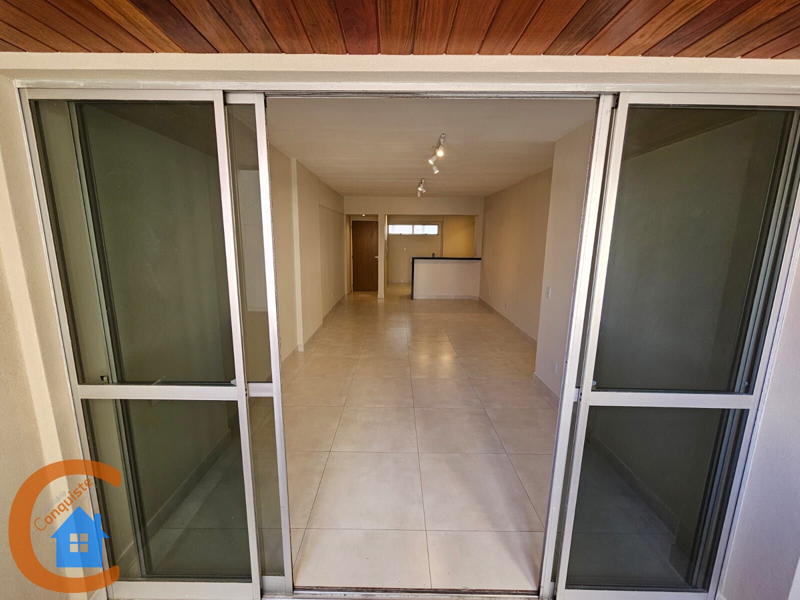 Apartamento à venda com 3 quartos, 125m² - Foto 2