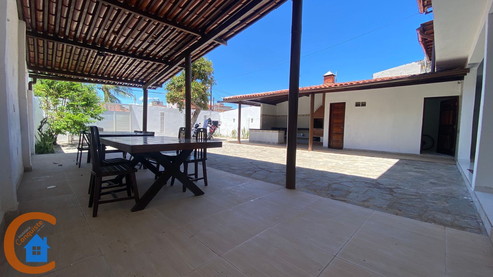 Casa para alugar com 3 quartos, 200m² - Foto 2