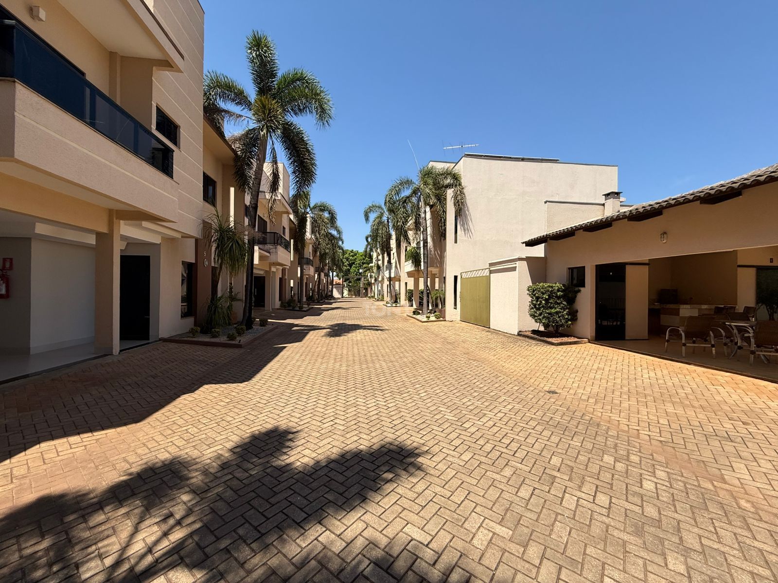 Casa à venda com 4 quartos, 232m² - Foto 11