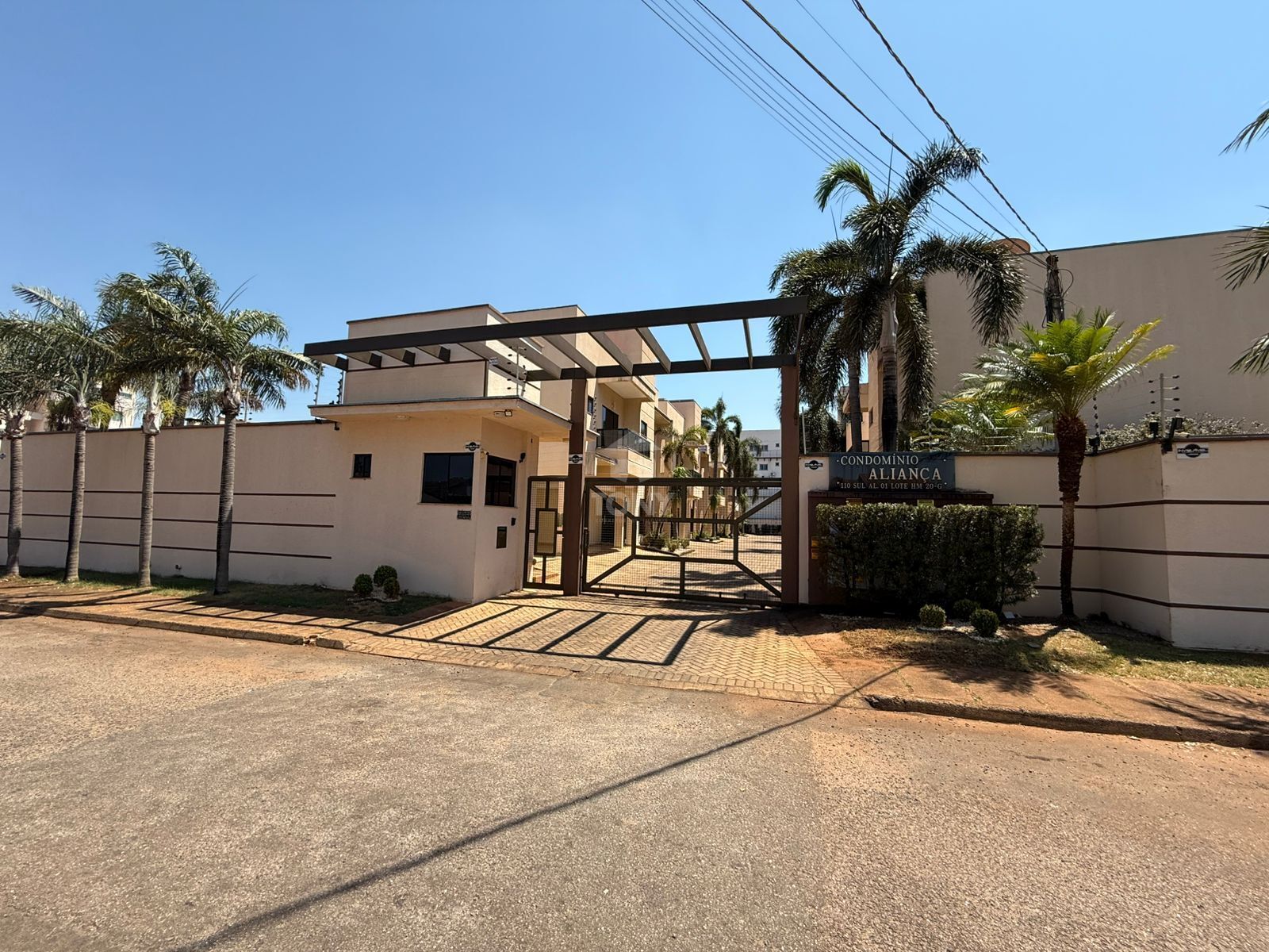 Casa à venda com 4 quartos, 232m² - Foto 2
