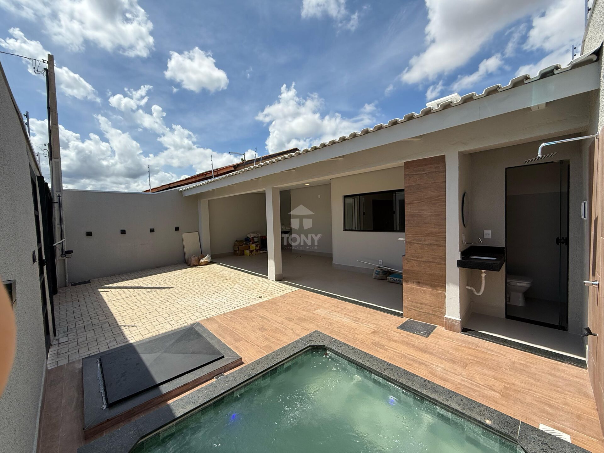 Casa à venda com 3 quartos, 117m² - Foto 1