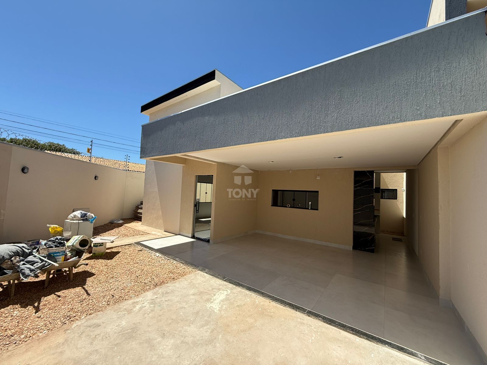 Casa à venda com 3 quartos, 102m² - Foto 1