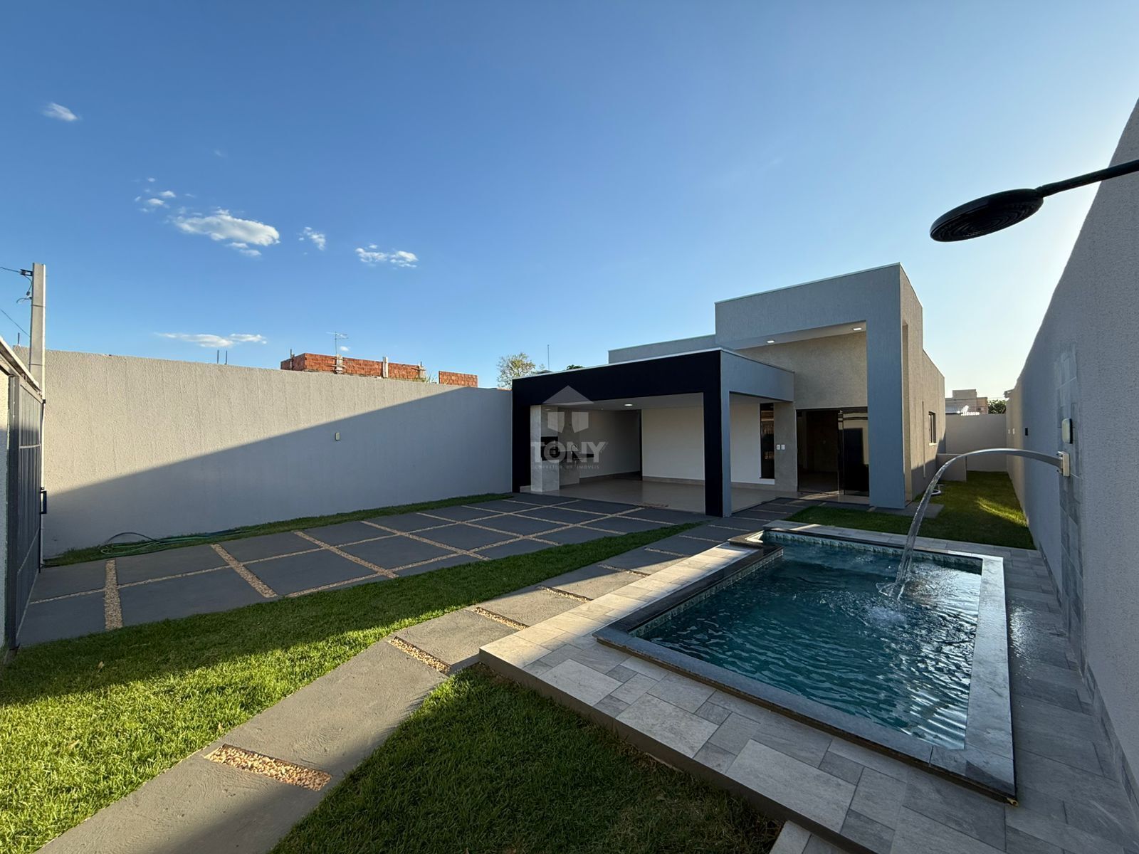 Casa à venda com 3 quartos, 125m² - Foto 1