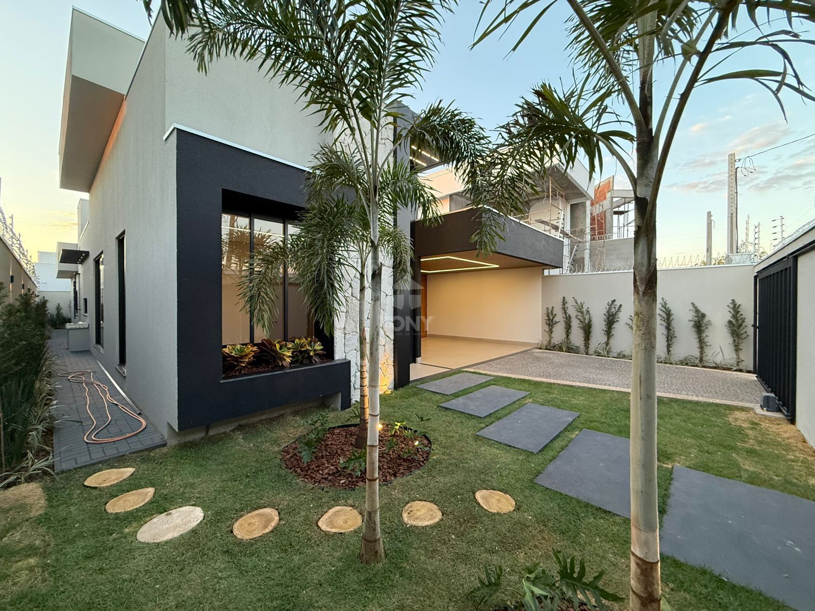 Casa à venda com 3 quartos, 207m² - Foto 2