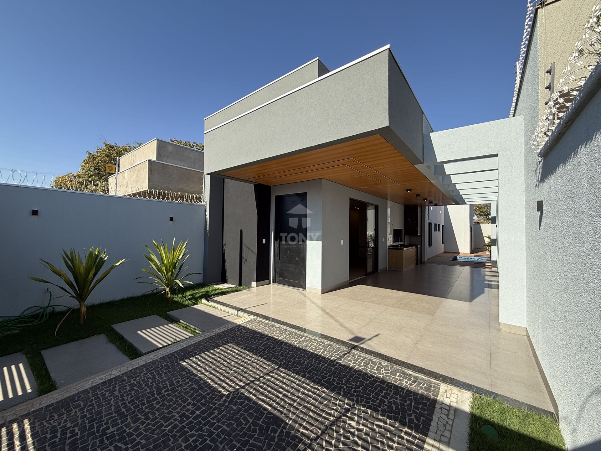 Casa à venda com 3 quartos, 126m² - Foto 1