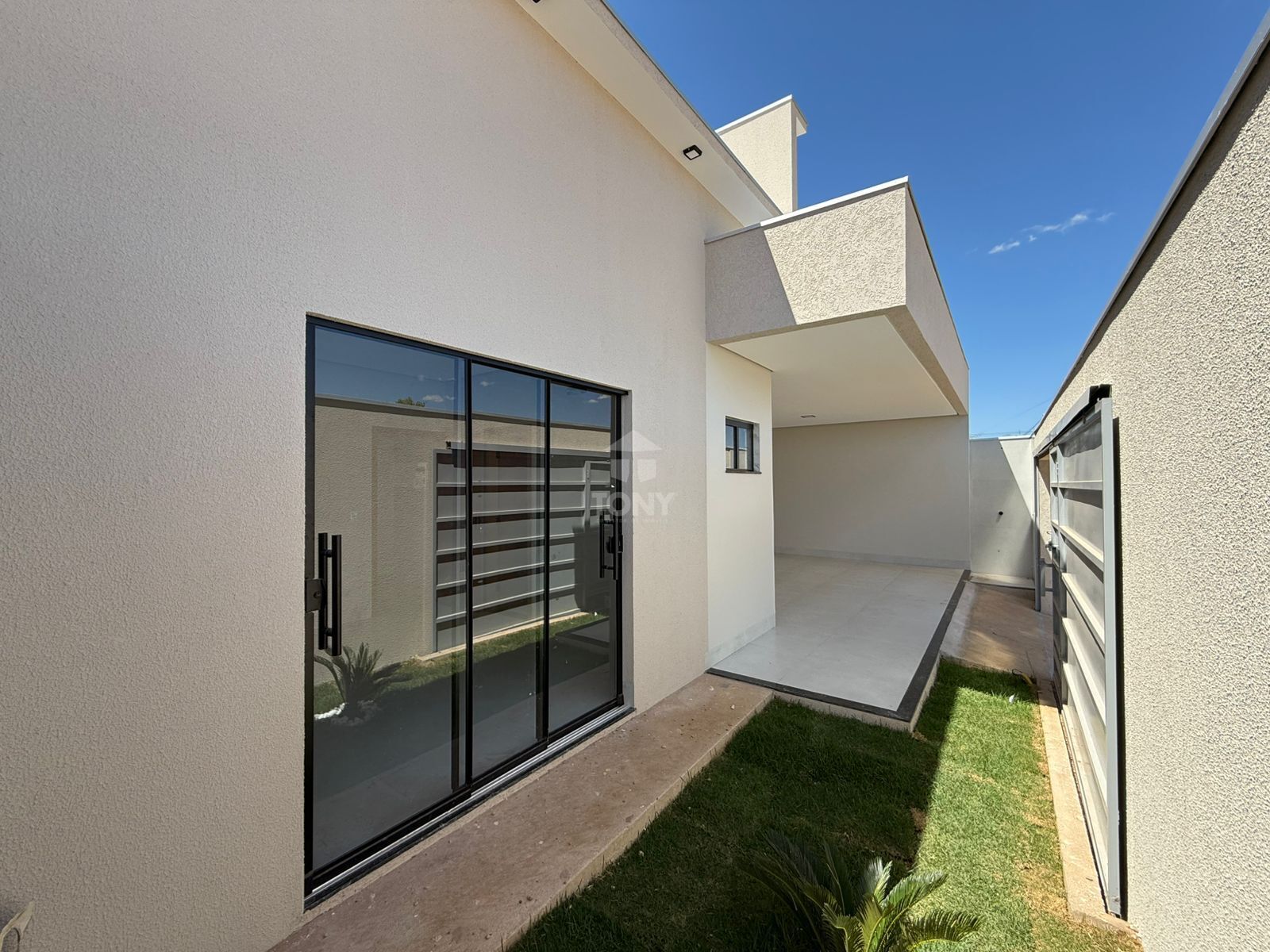 Casa à venda com 3 quartos, 105m² - Foto 1
