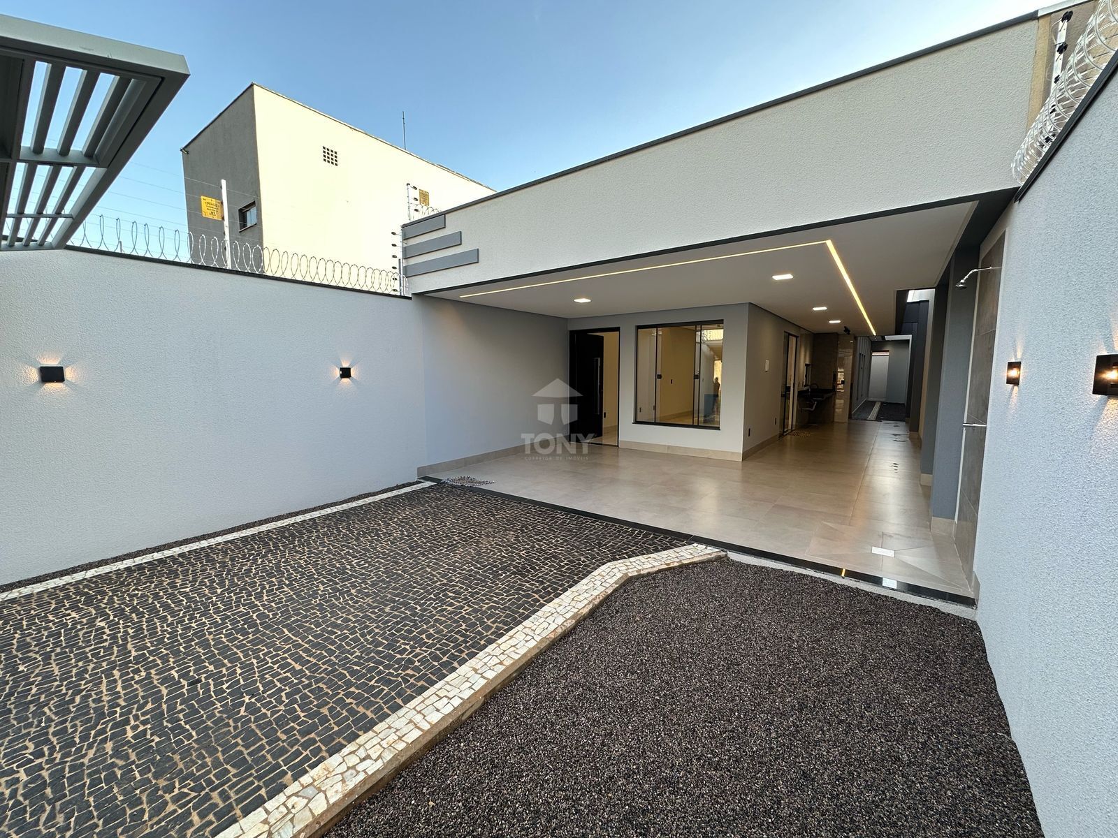 Casa à venda com 3 quartos, 146m² - Foto 1