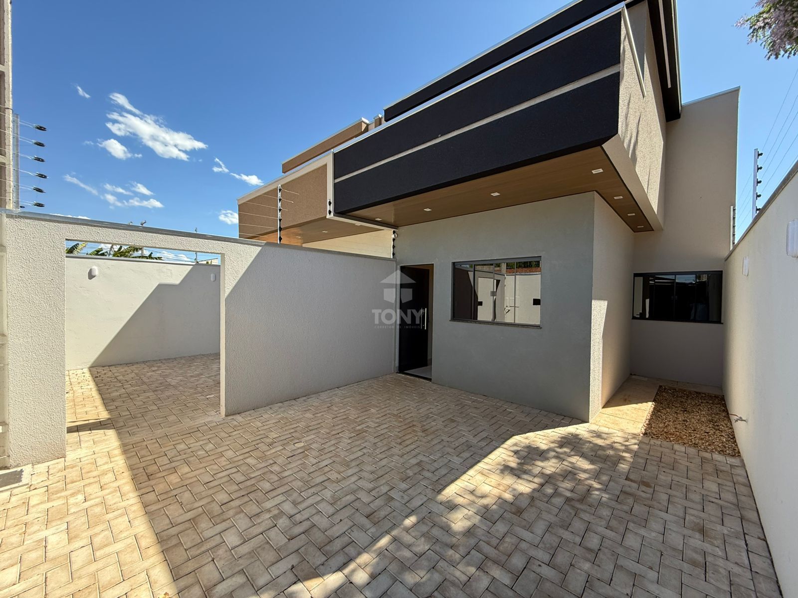 Casa à venda com 2 quartos, 70m² - Foto 1