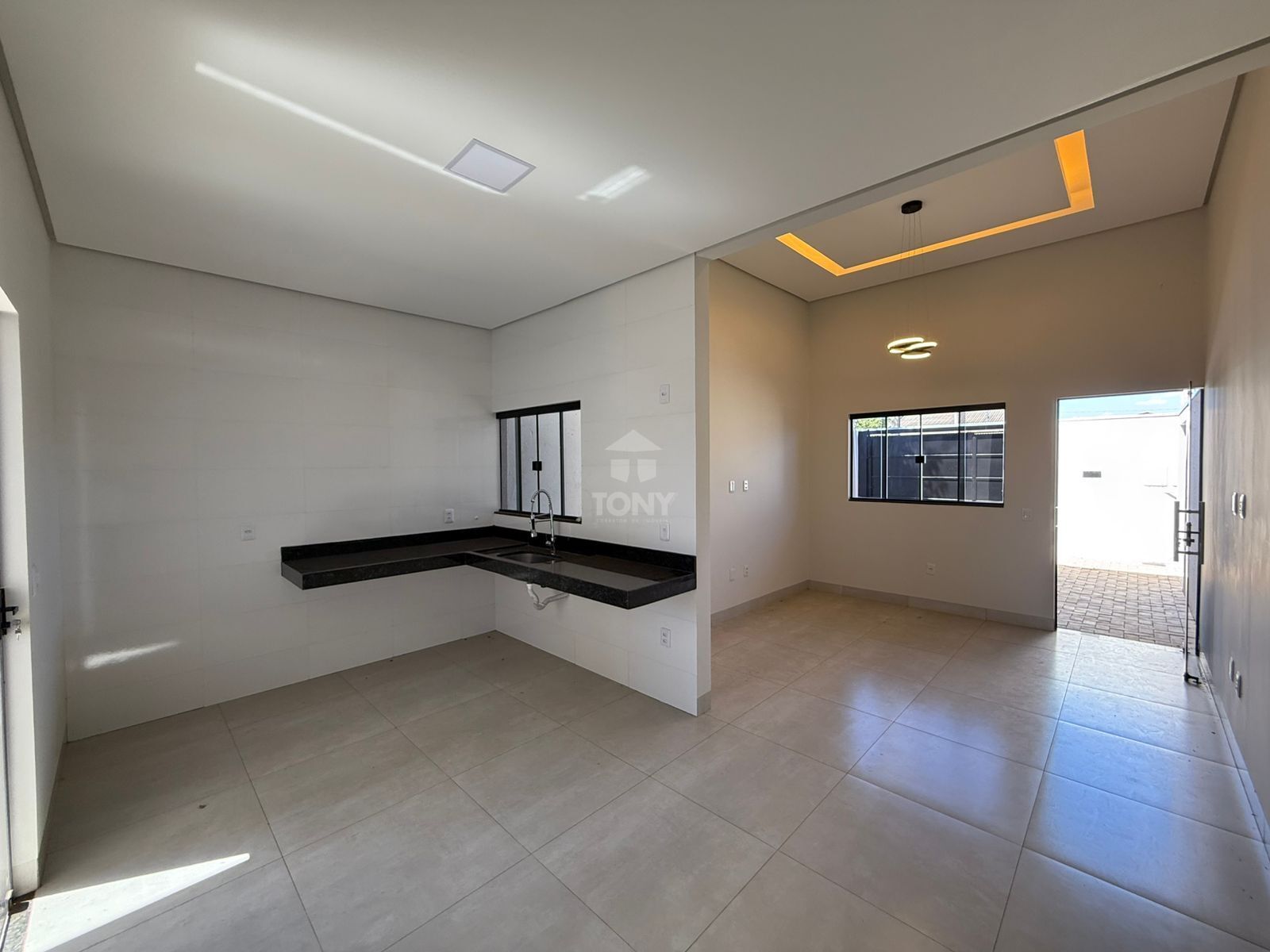 Casa à venda com 2 quartos, 70m² - Foto 5