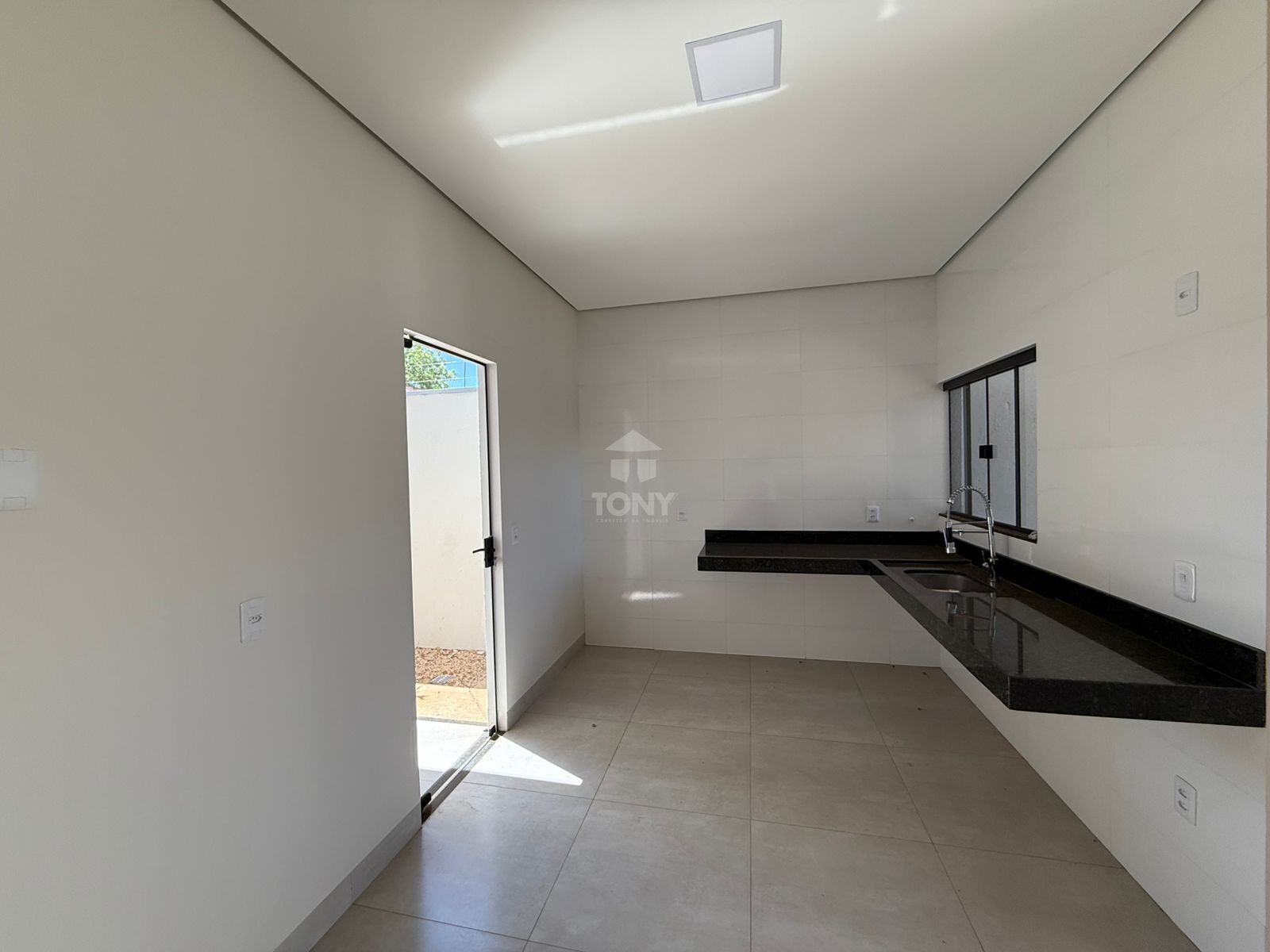 Casa à venda com 2 quartos, 70m² - Foto 10