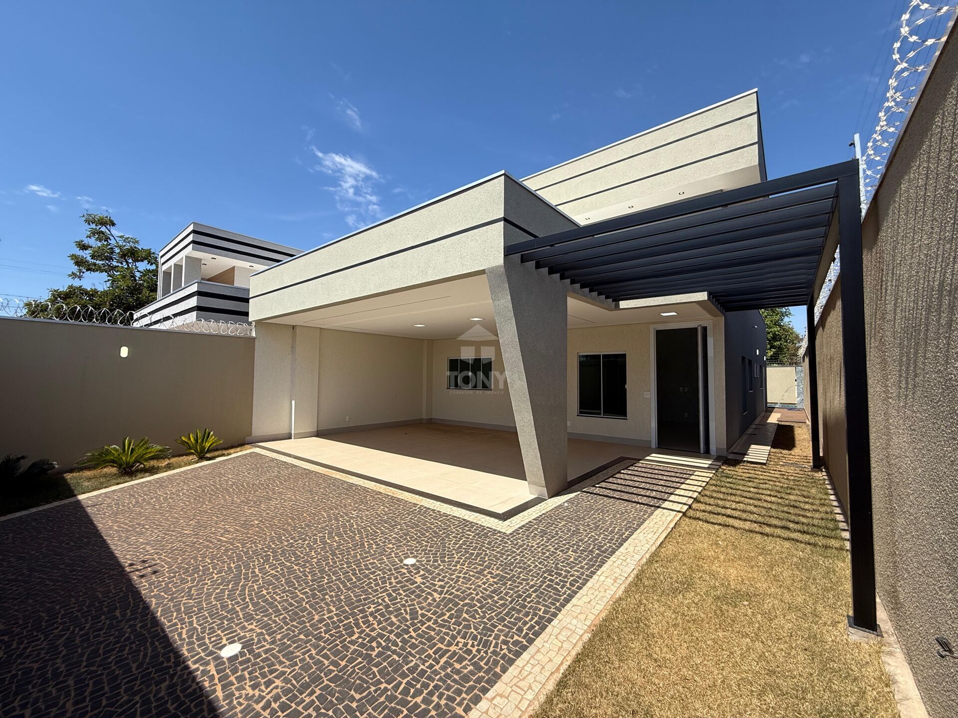 Casa à venda com 3 quartos, 167m² - Foto 1