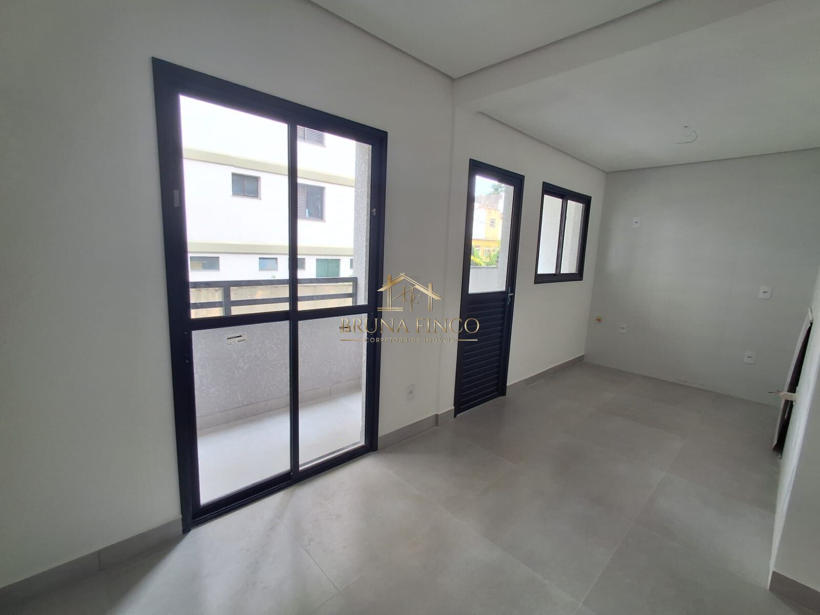 Apartamento à venda com 2 quartos, 63m² - Foto 3