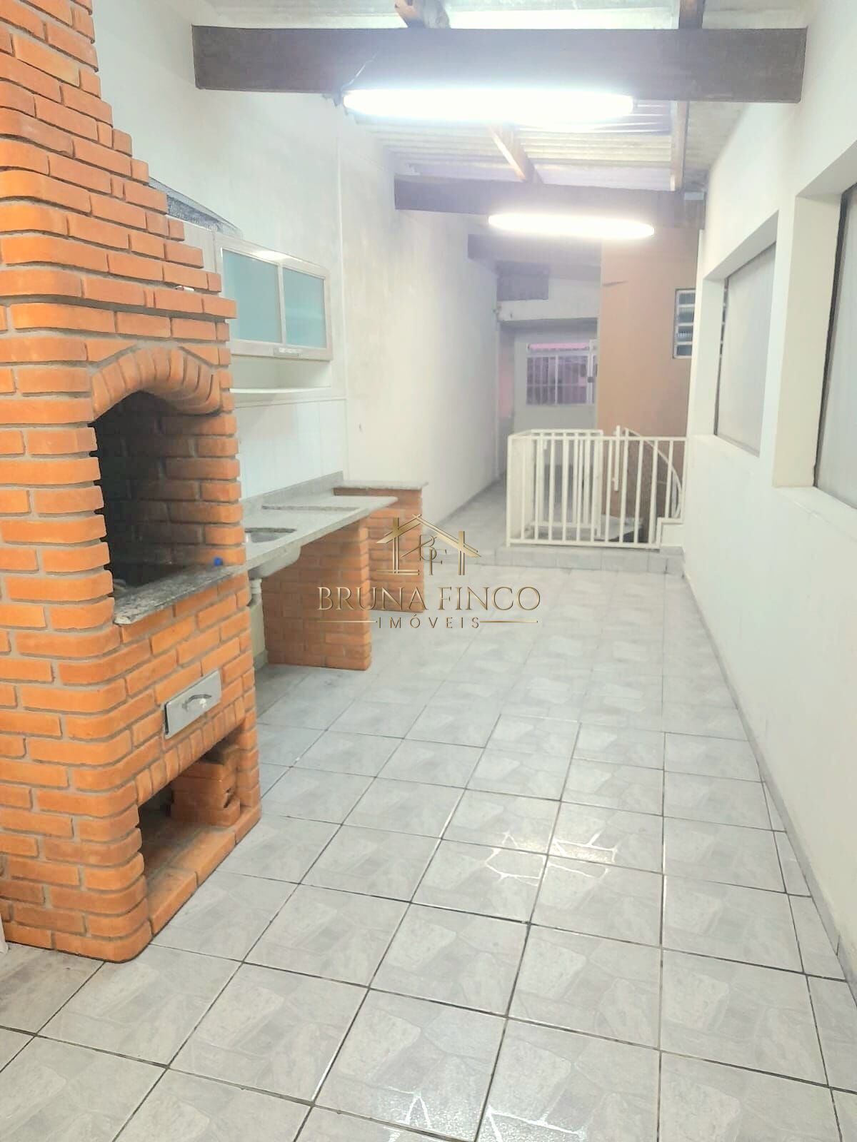 Casa à venda com 3 quartos, 201m² - Foto 2